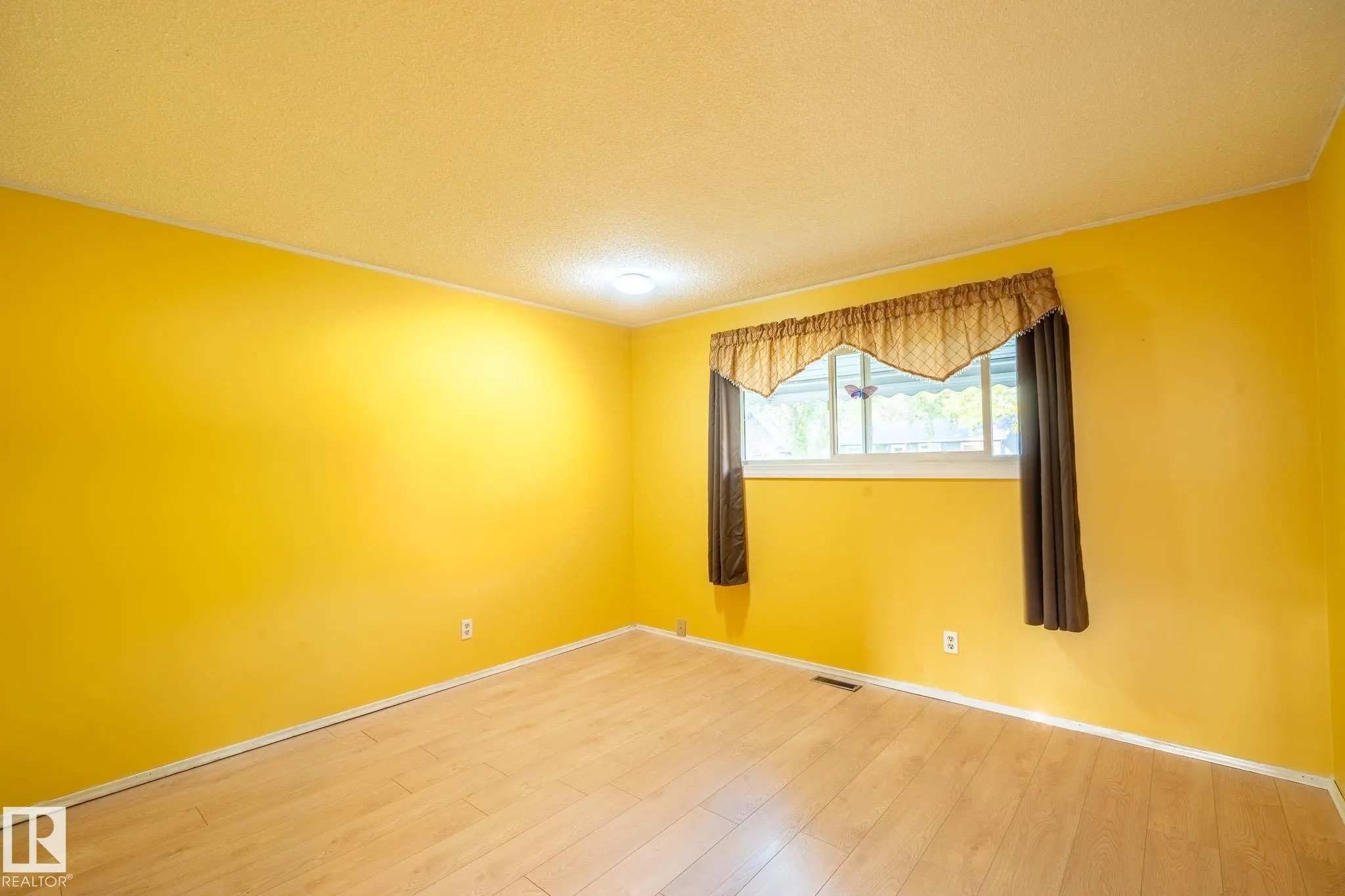 3912 52 st