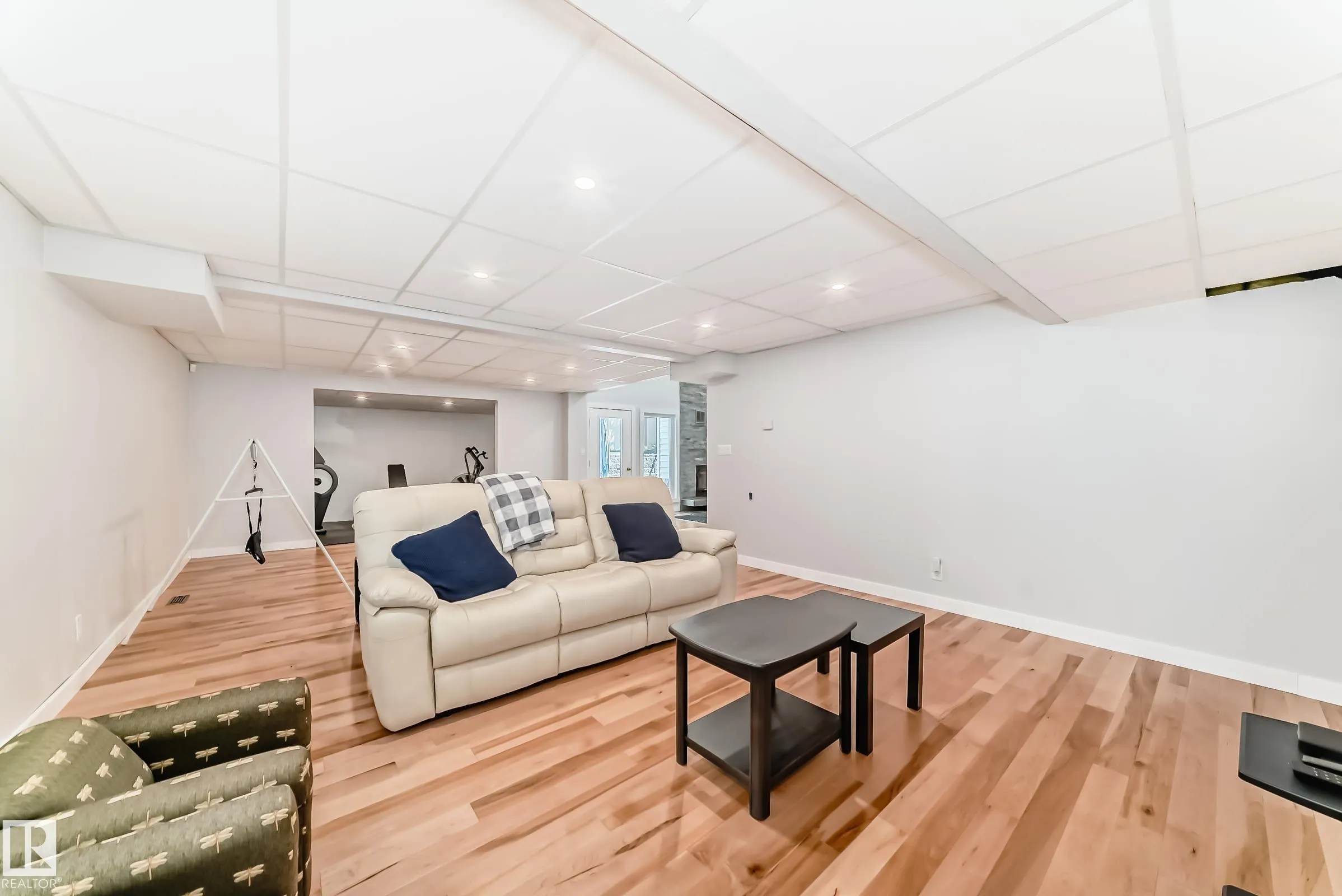 424 BUTCHART Drive