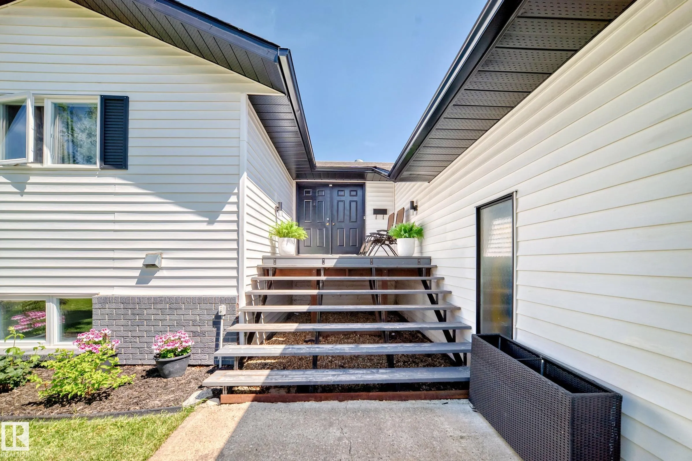 424 BUTCHART Drive