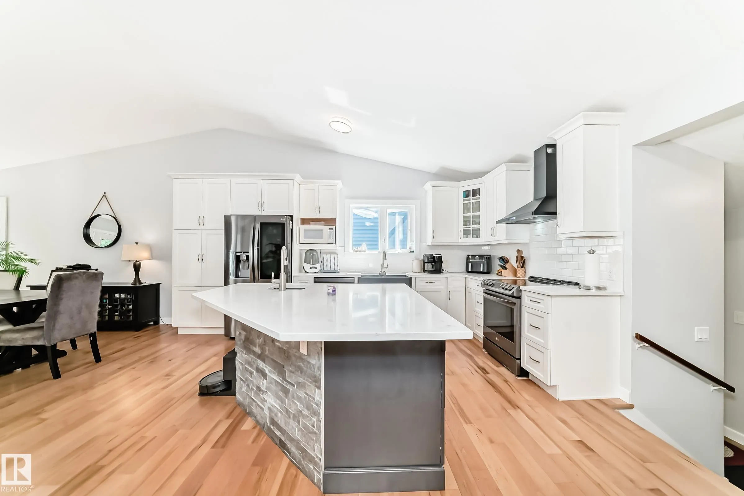 424 BUTCHART Drive