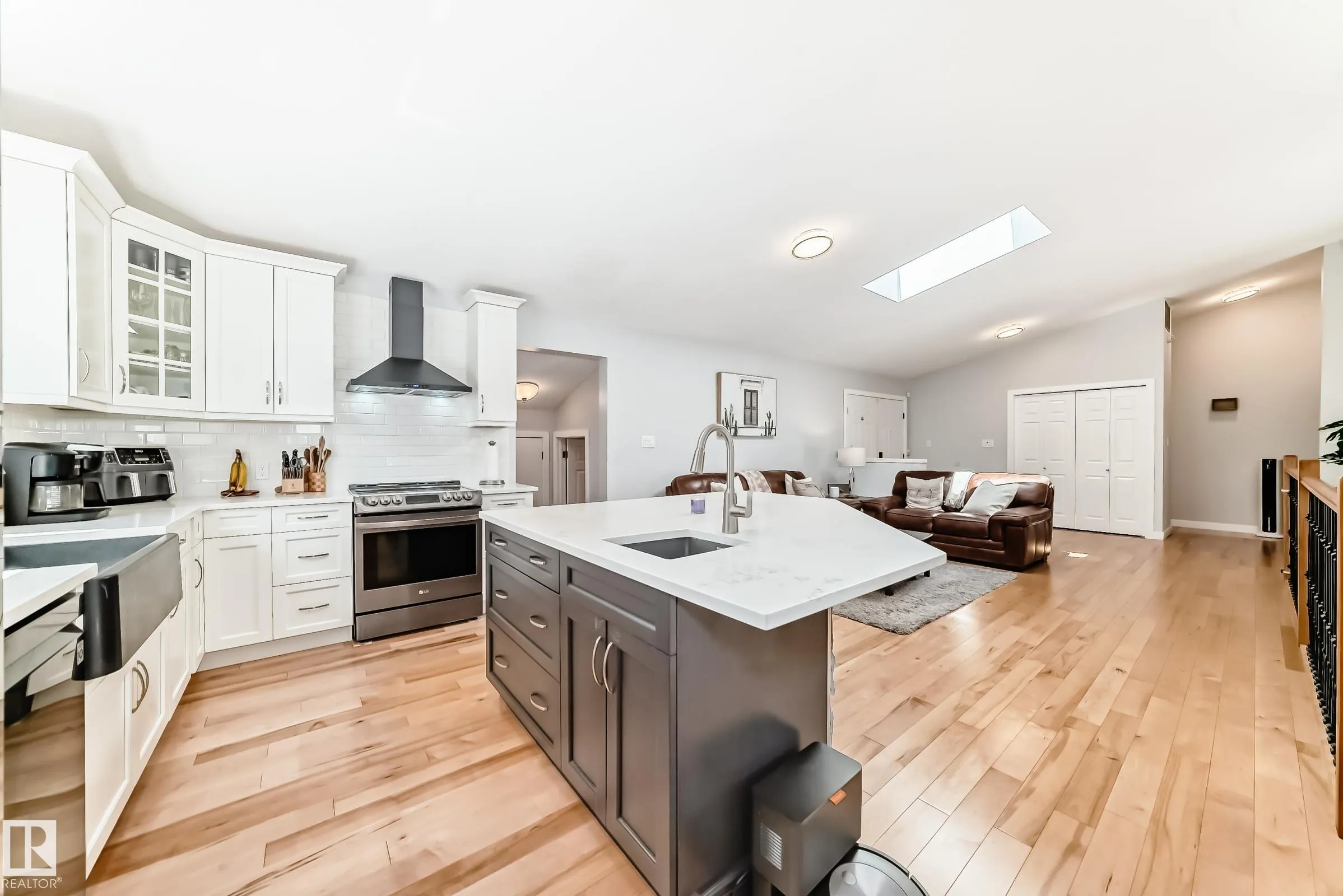 424 BUTCHART Drive