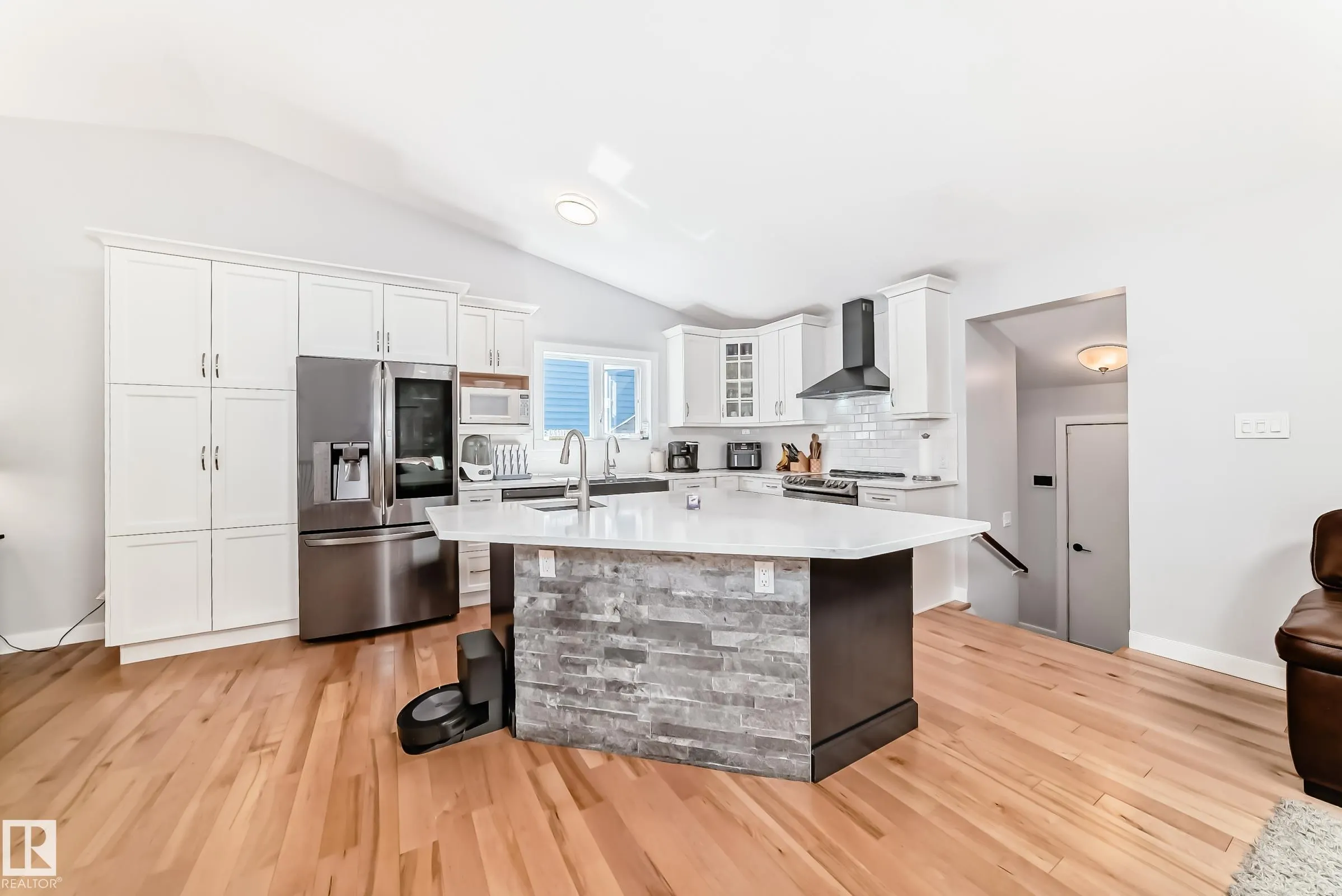 424 BUTCHART Drive