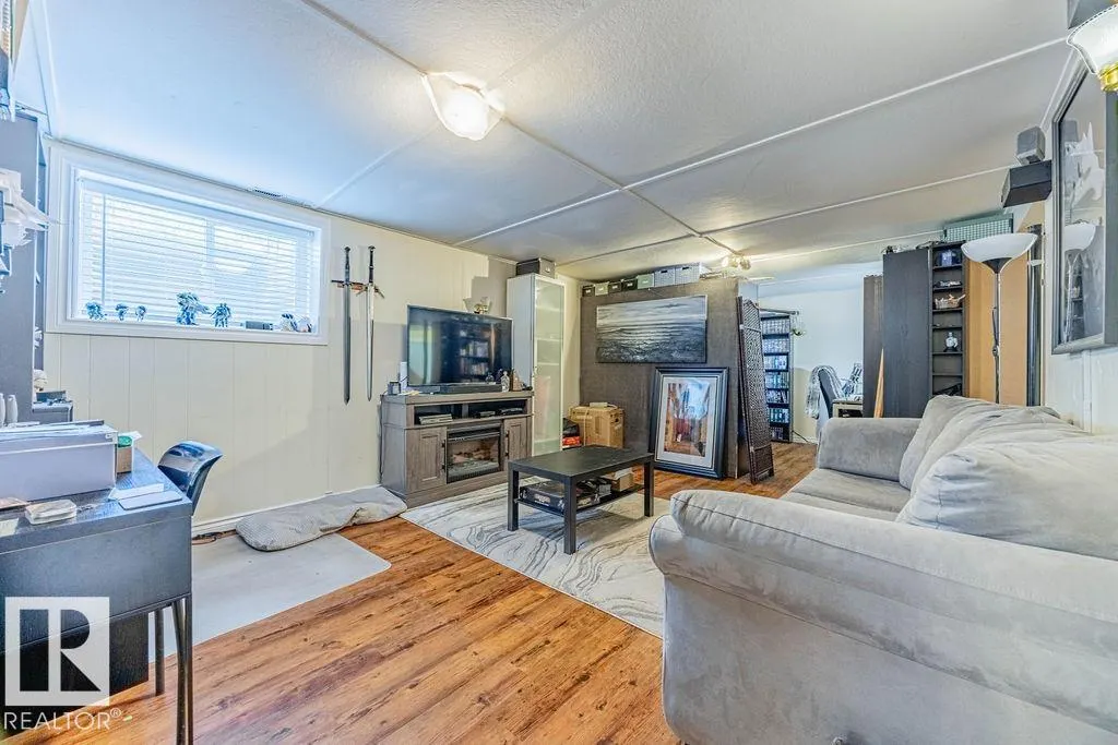 18 GLAMORGAN Drive