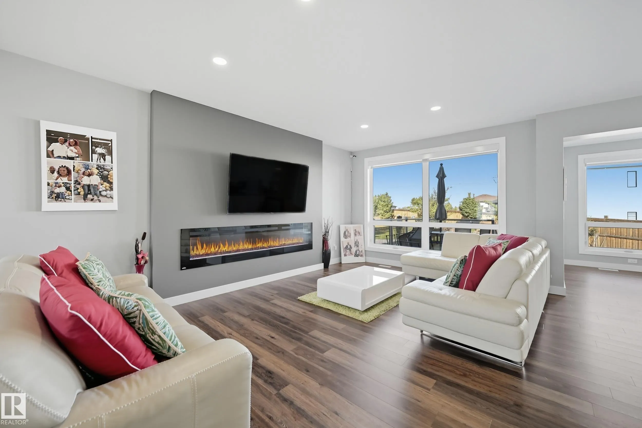 1487 HOWES Crescent