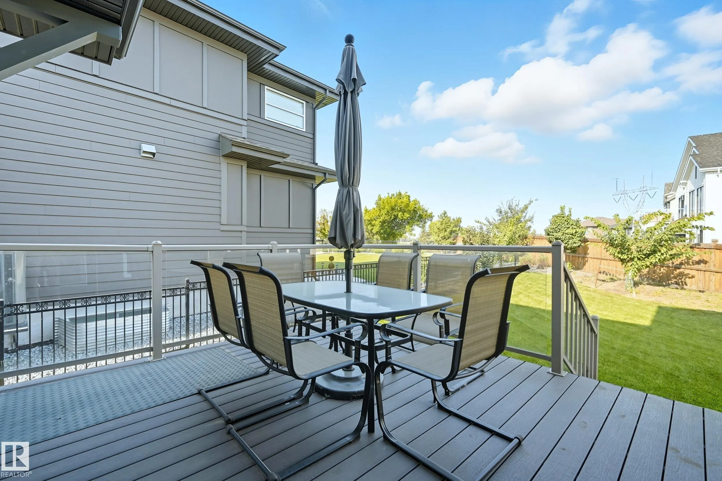 1487 HOWES Crescent