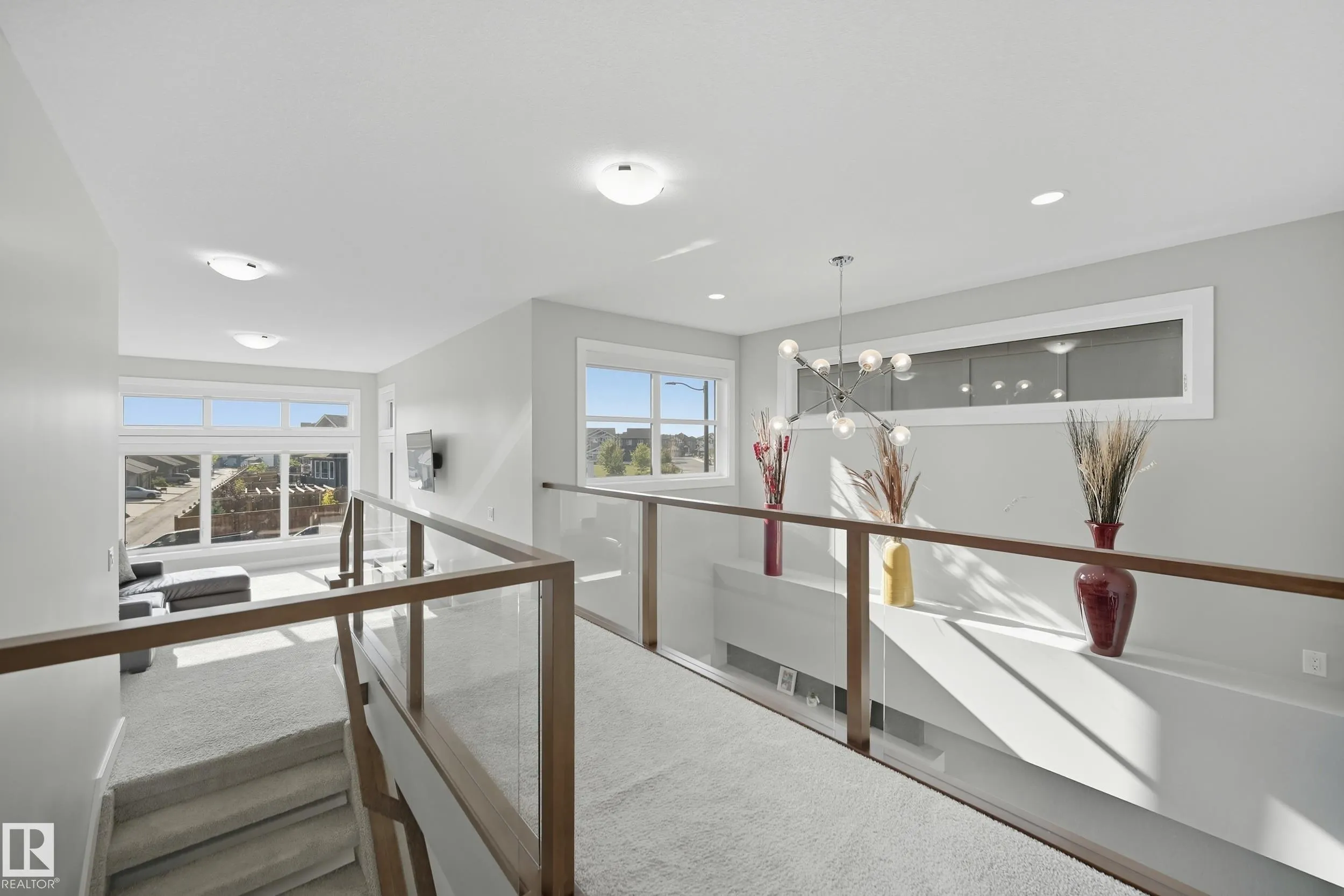 1487 HOWES Crescent