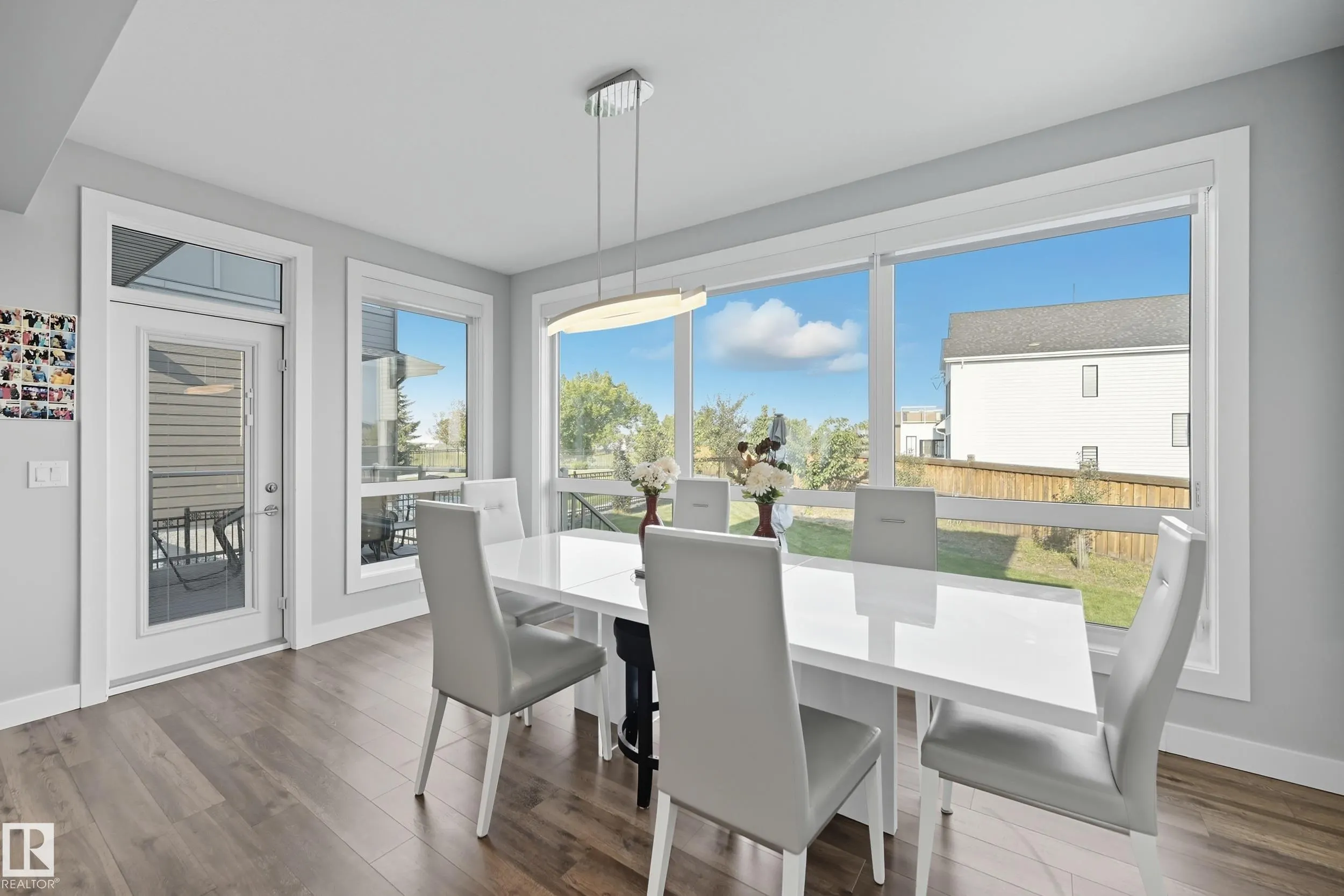1487 HOWES Crescent