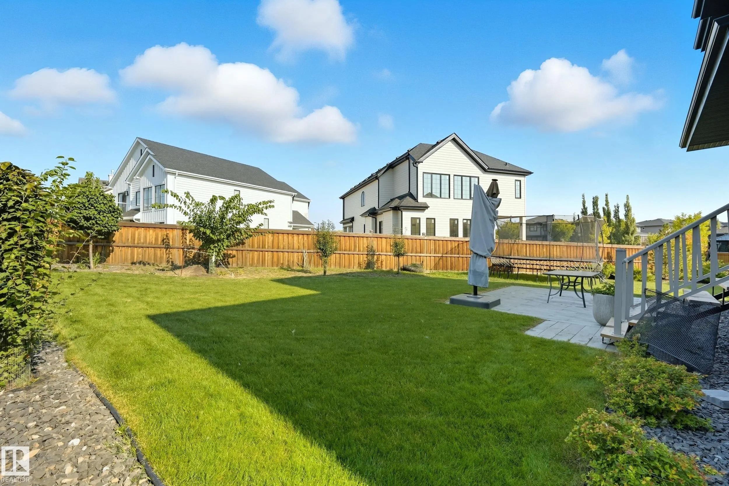 1487 HOWES Crescent