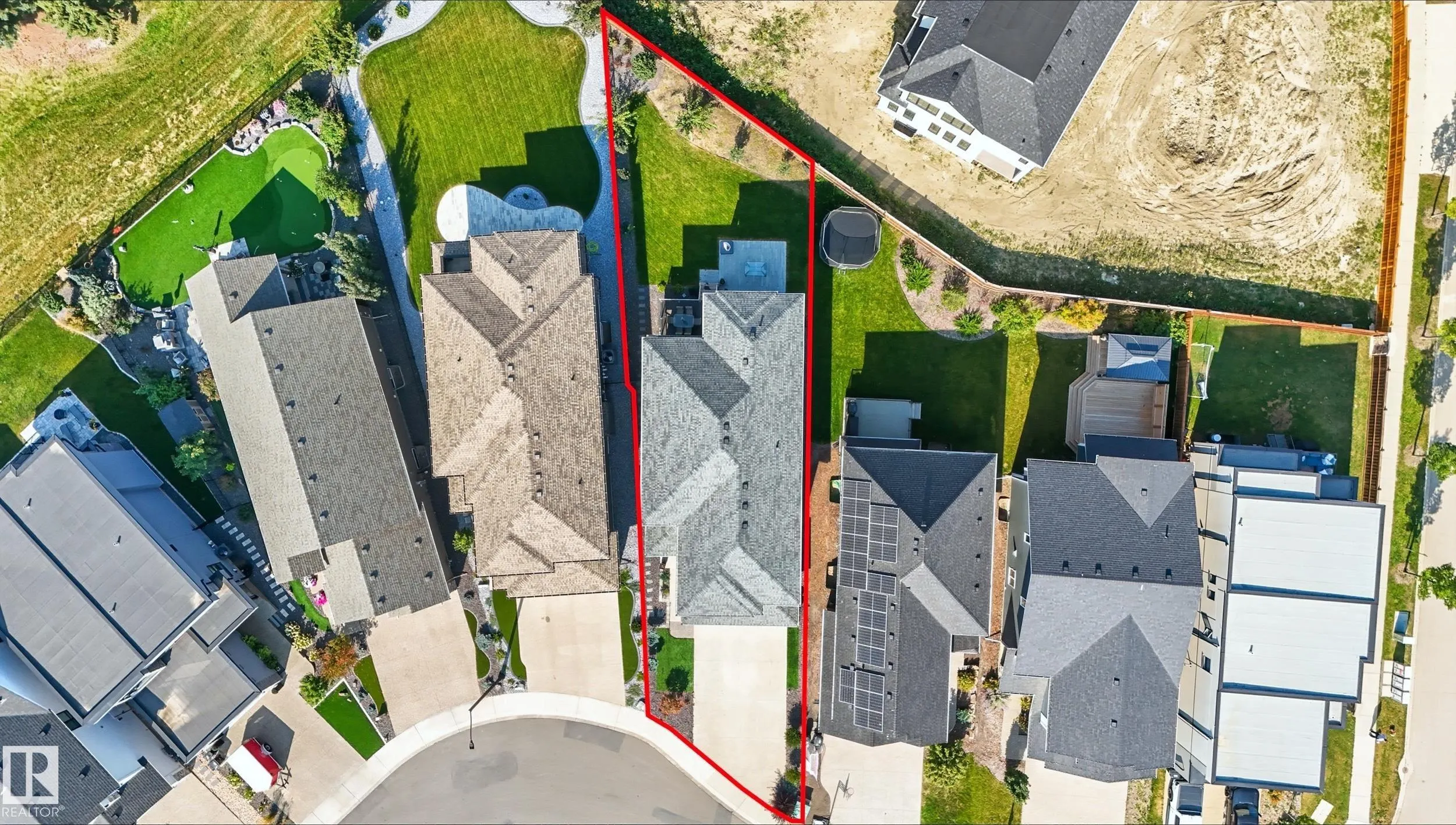 1487 HOWES Crescent