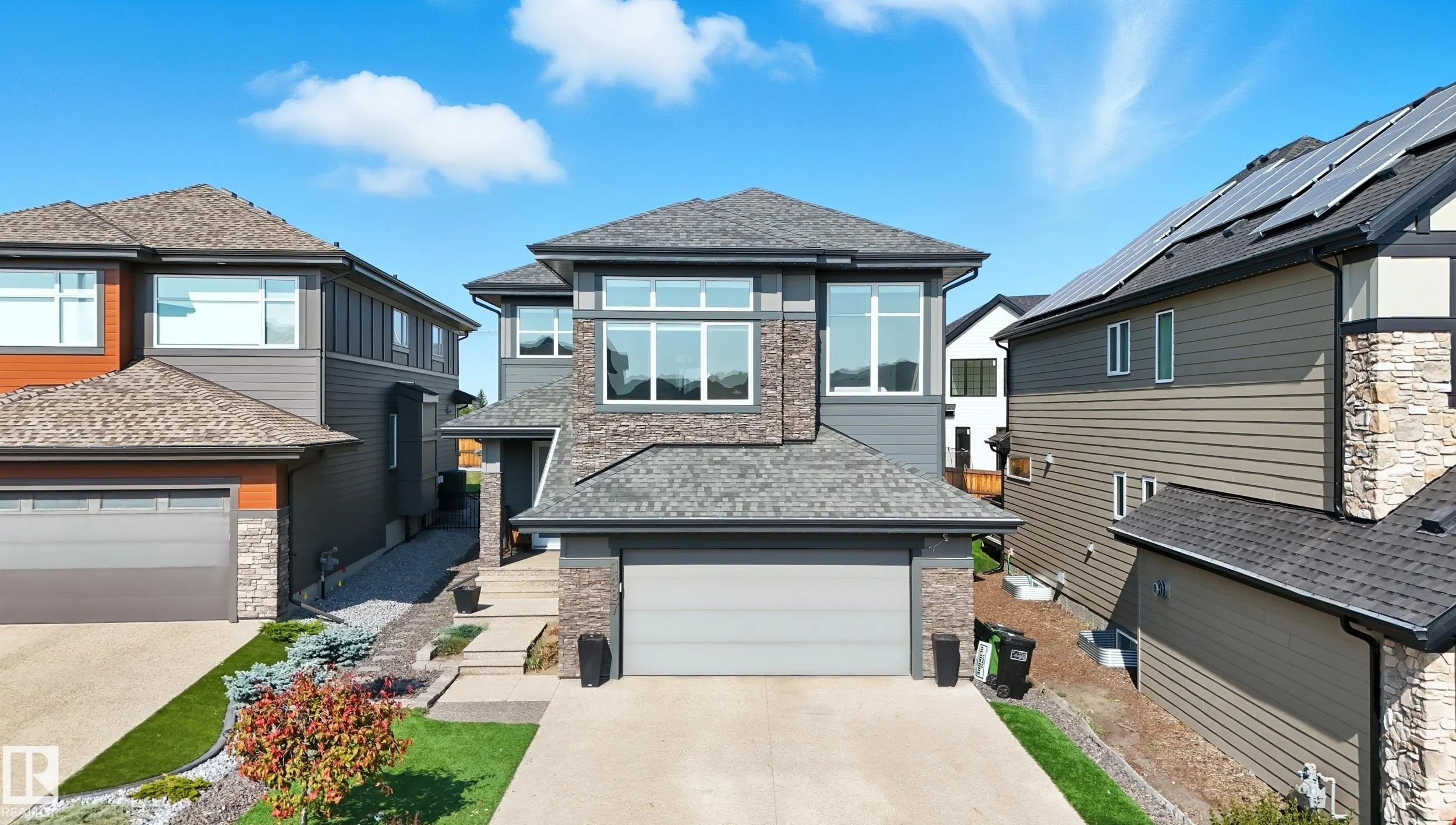 1487 HOWES Crescent