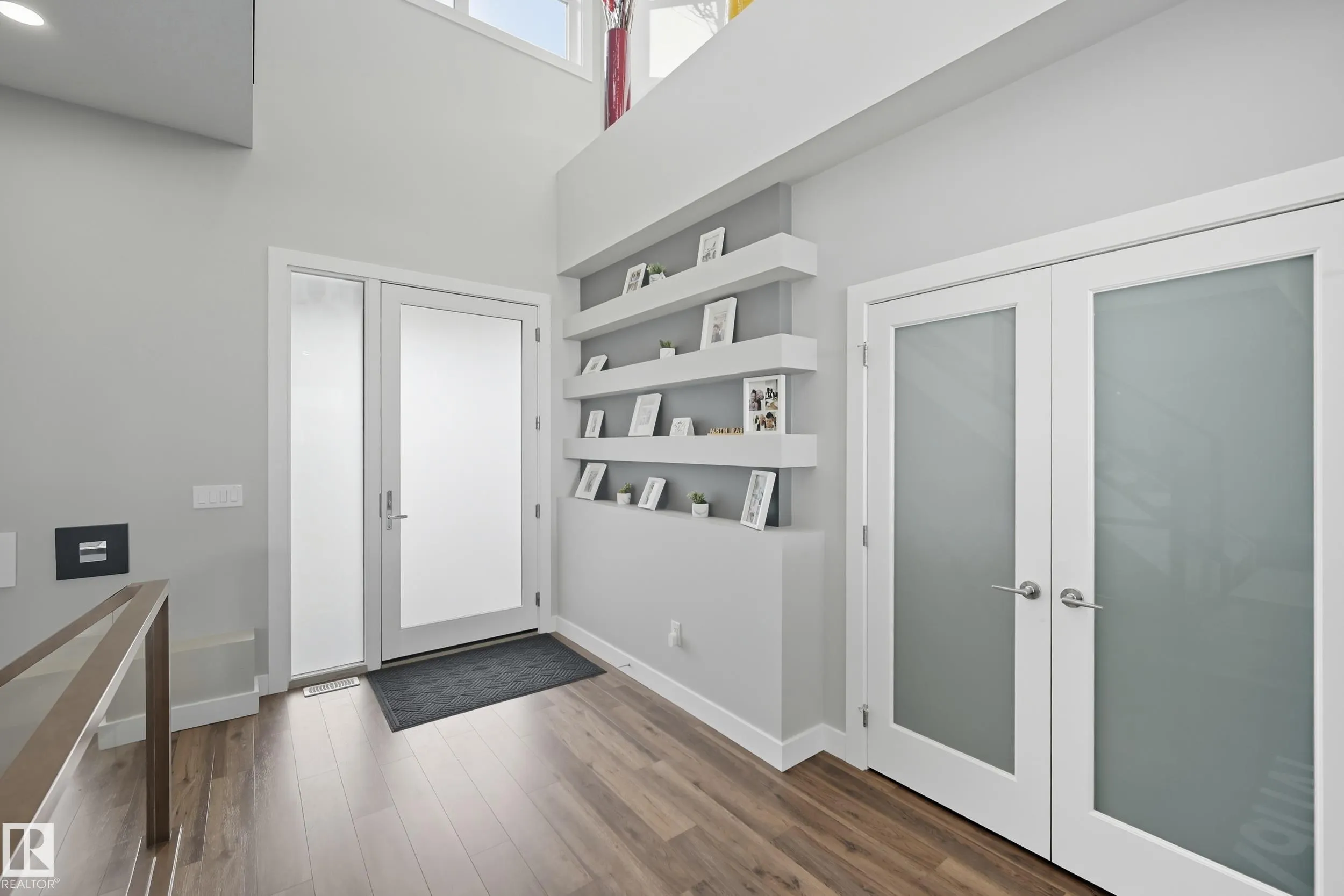 1487 HOWES Crescent