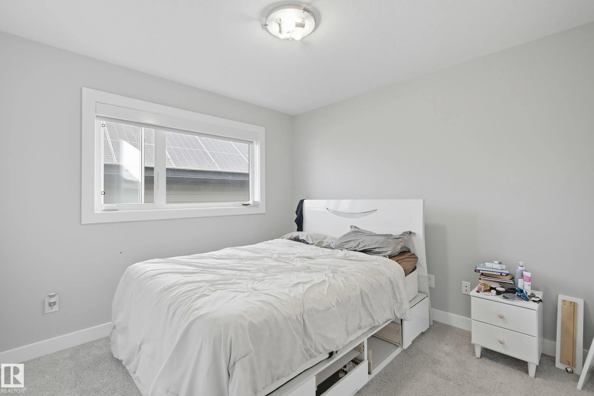 1487 HOWES Crescent