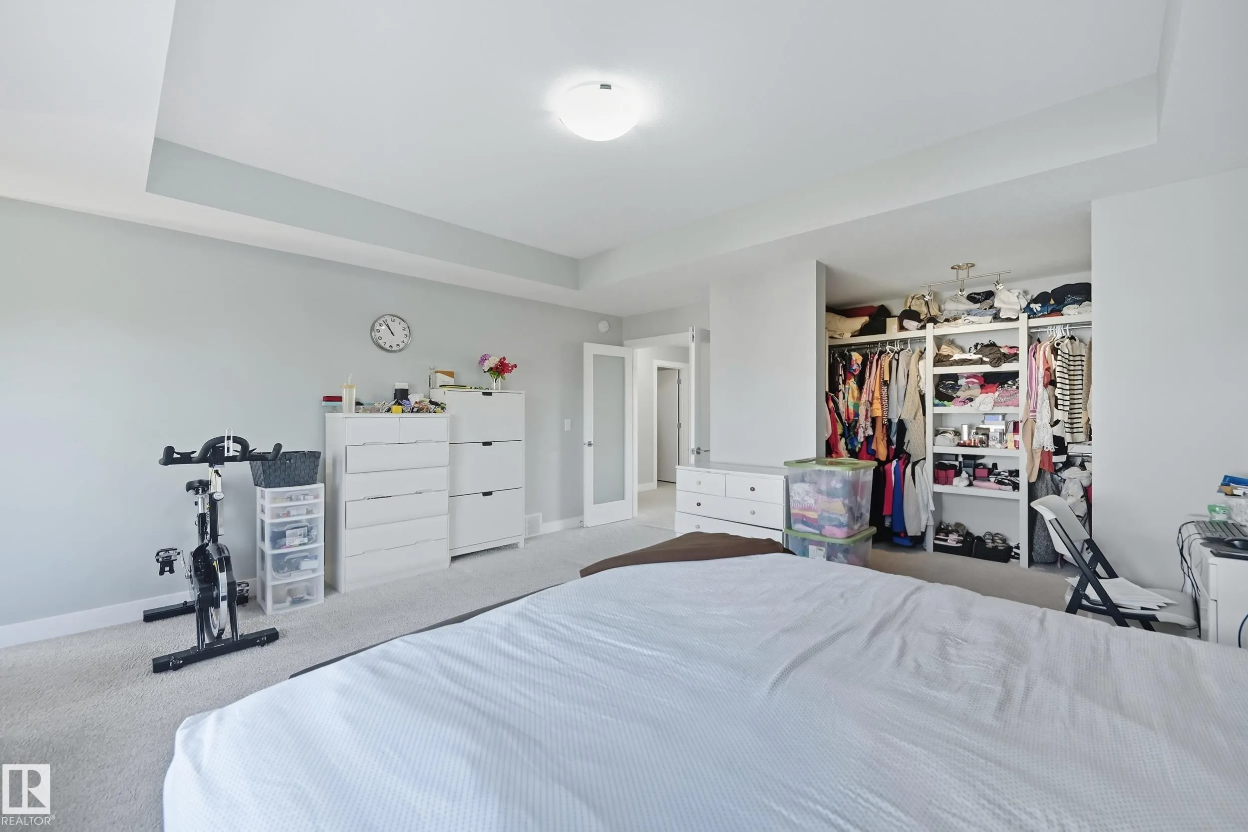1487 HOWES Crescent