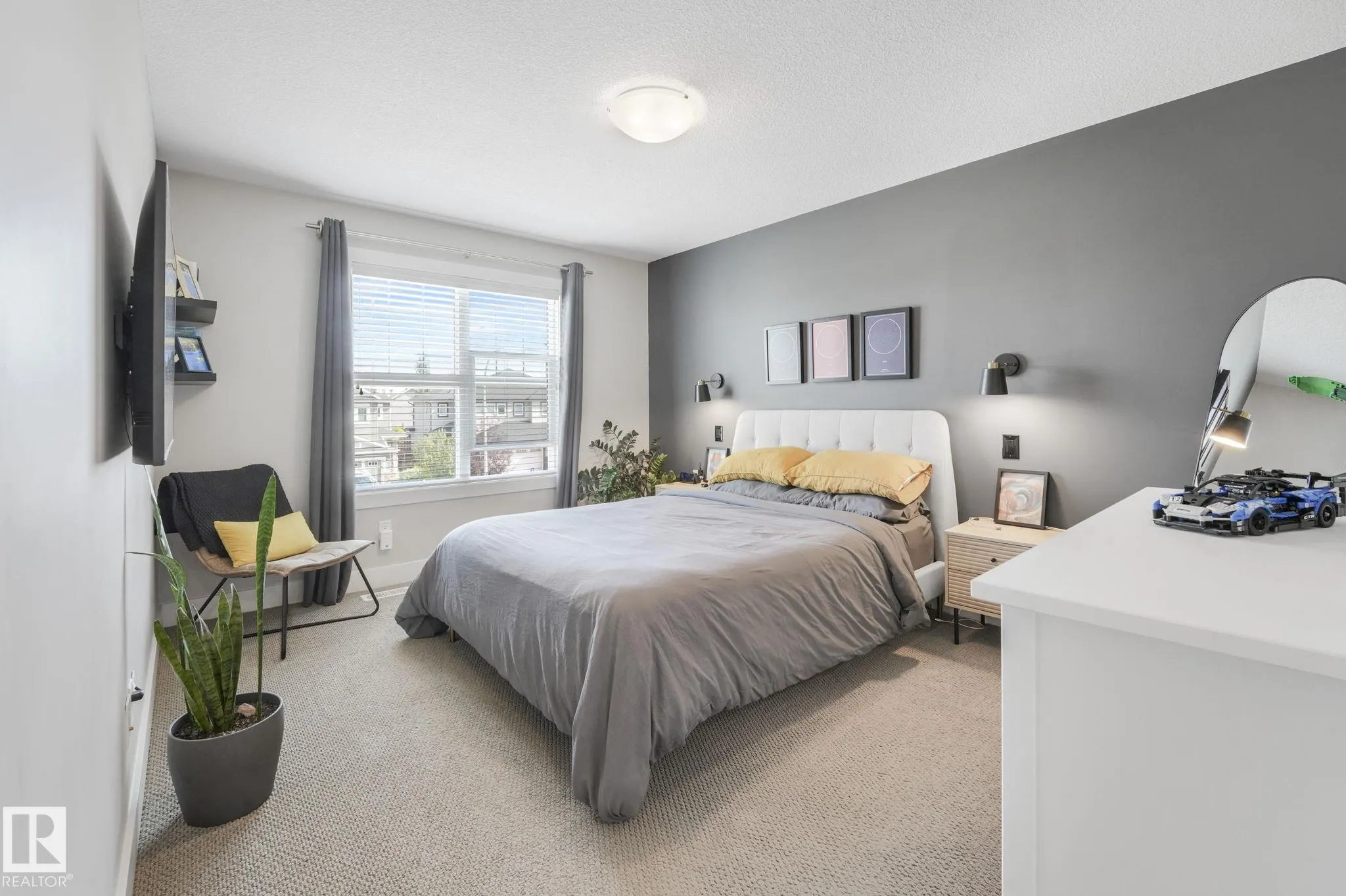 127 AMBERLEY Way