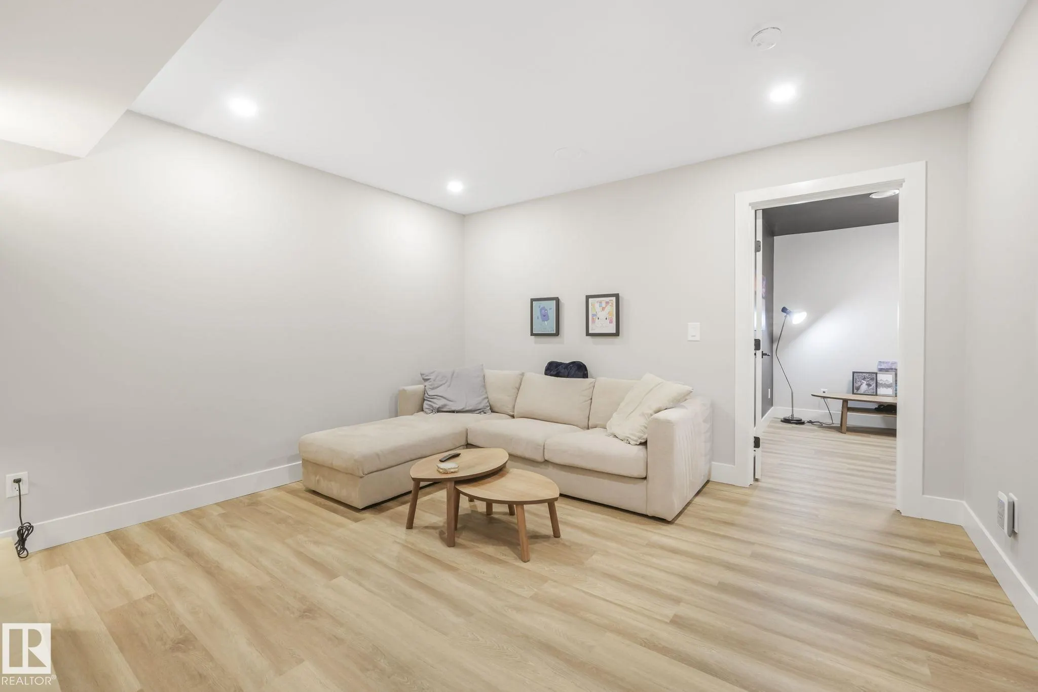 127 AMBERLEY Way