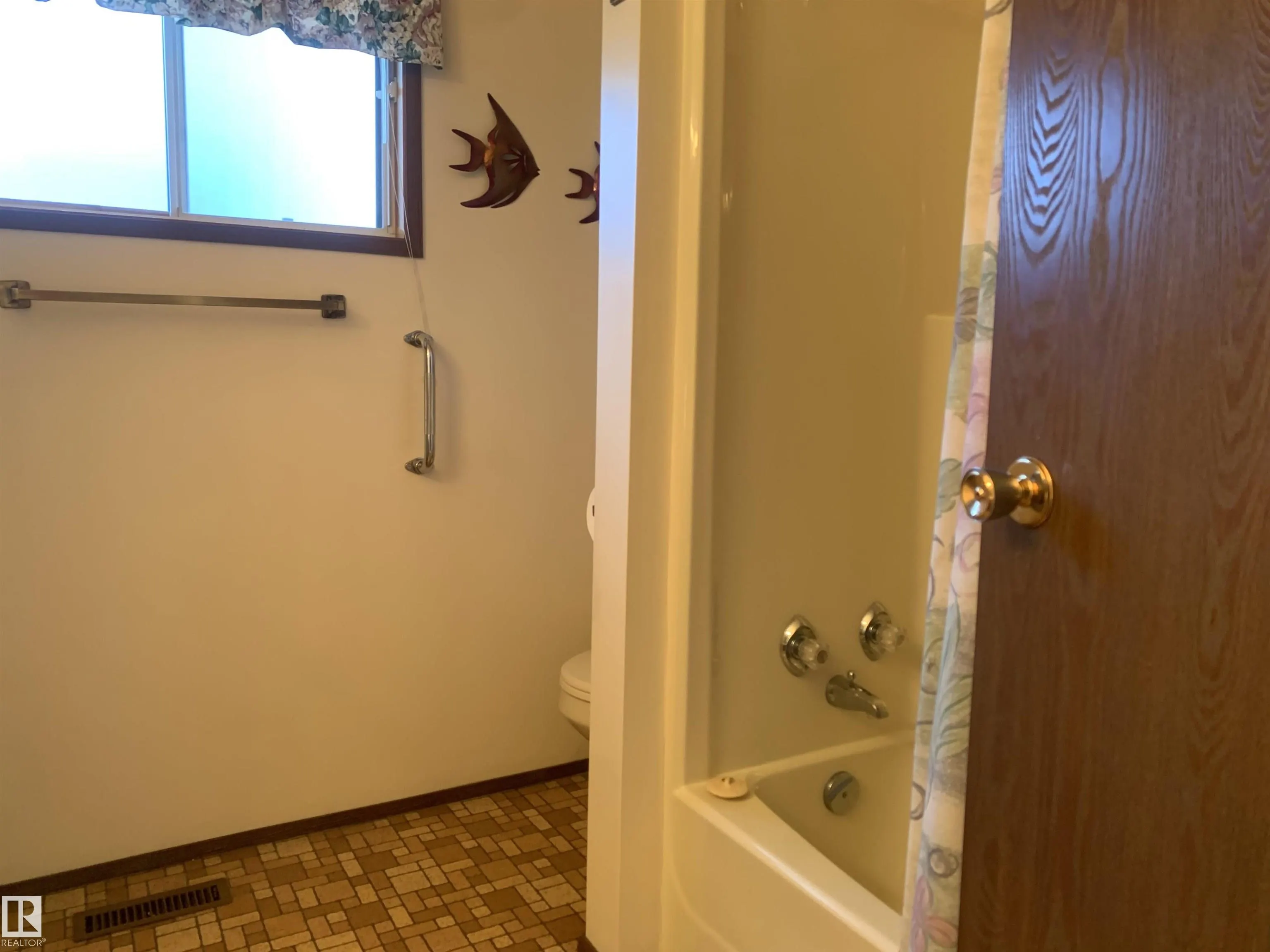 804A 1 Avenue