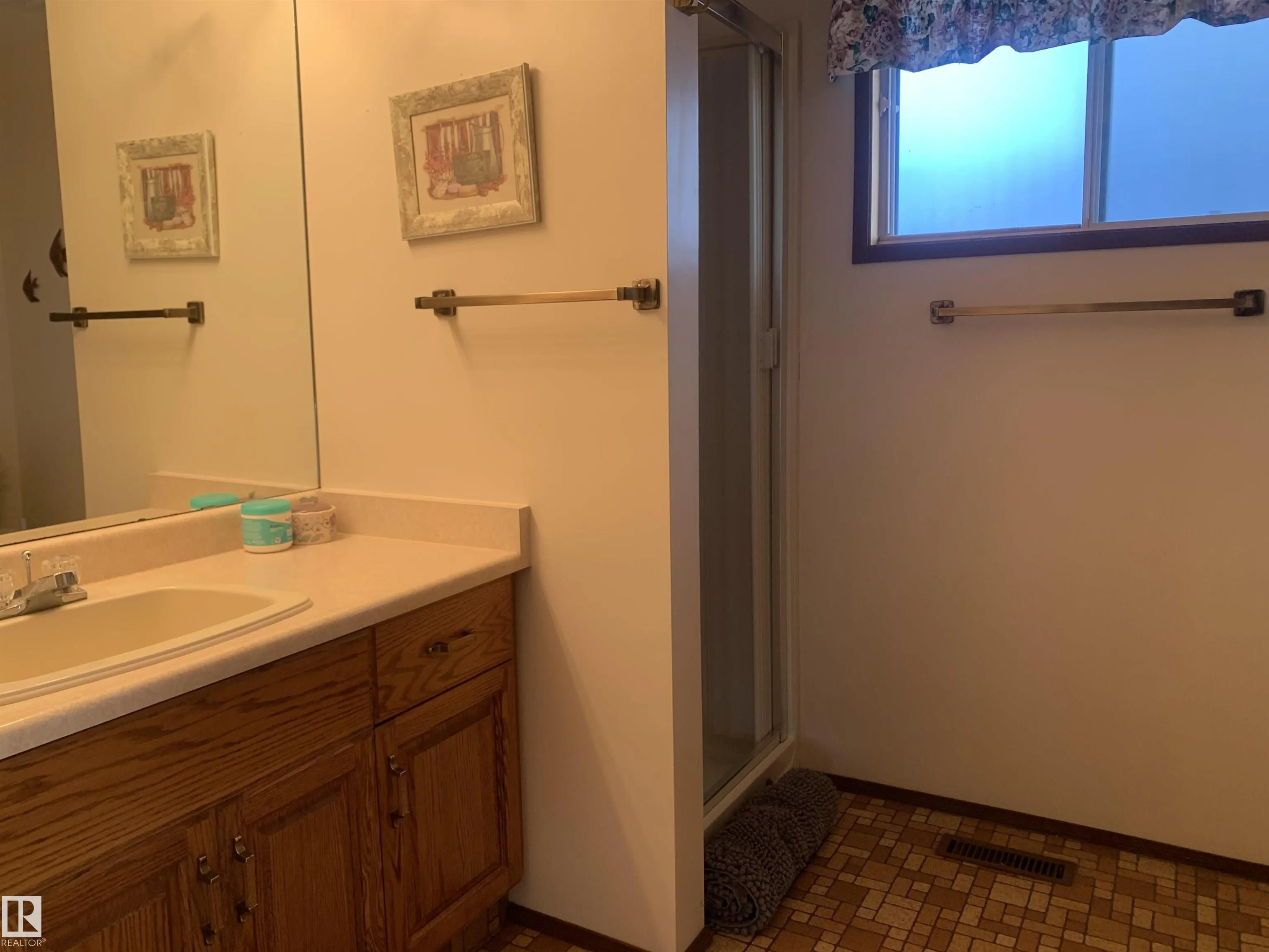 804A 1 Avenue