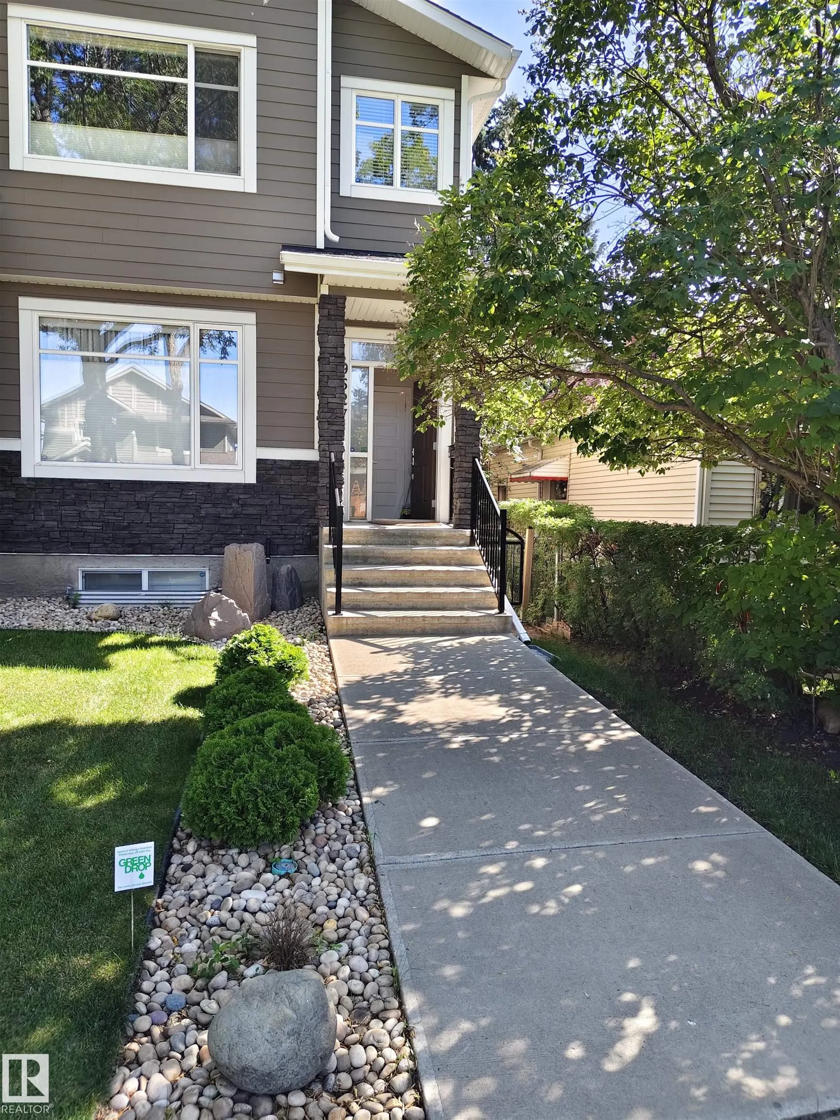 9527 75 Avenue