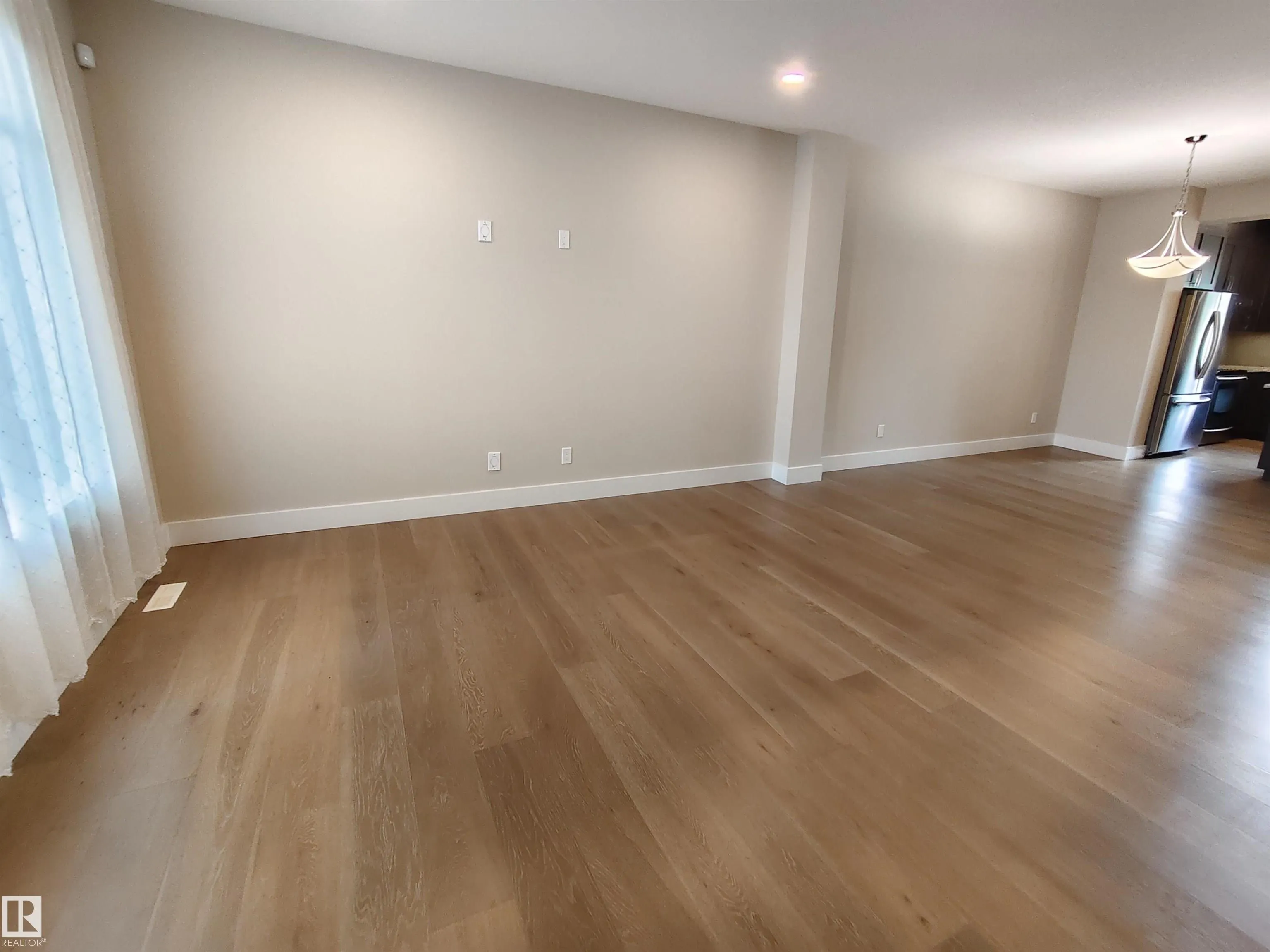 9527 75 Avenue