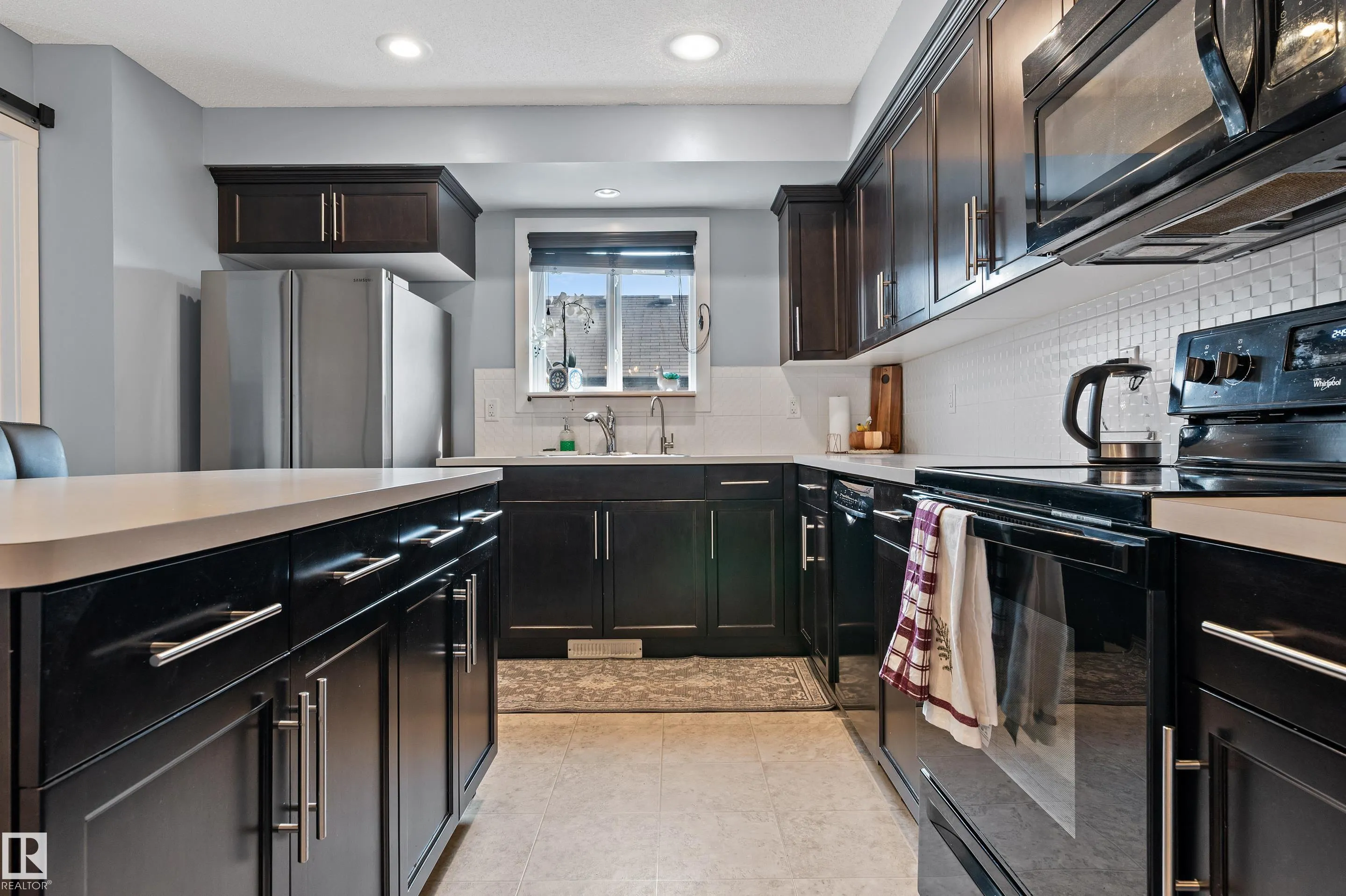 327 DESROCHERS Boulevard