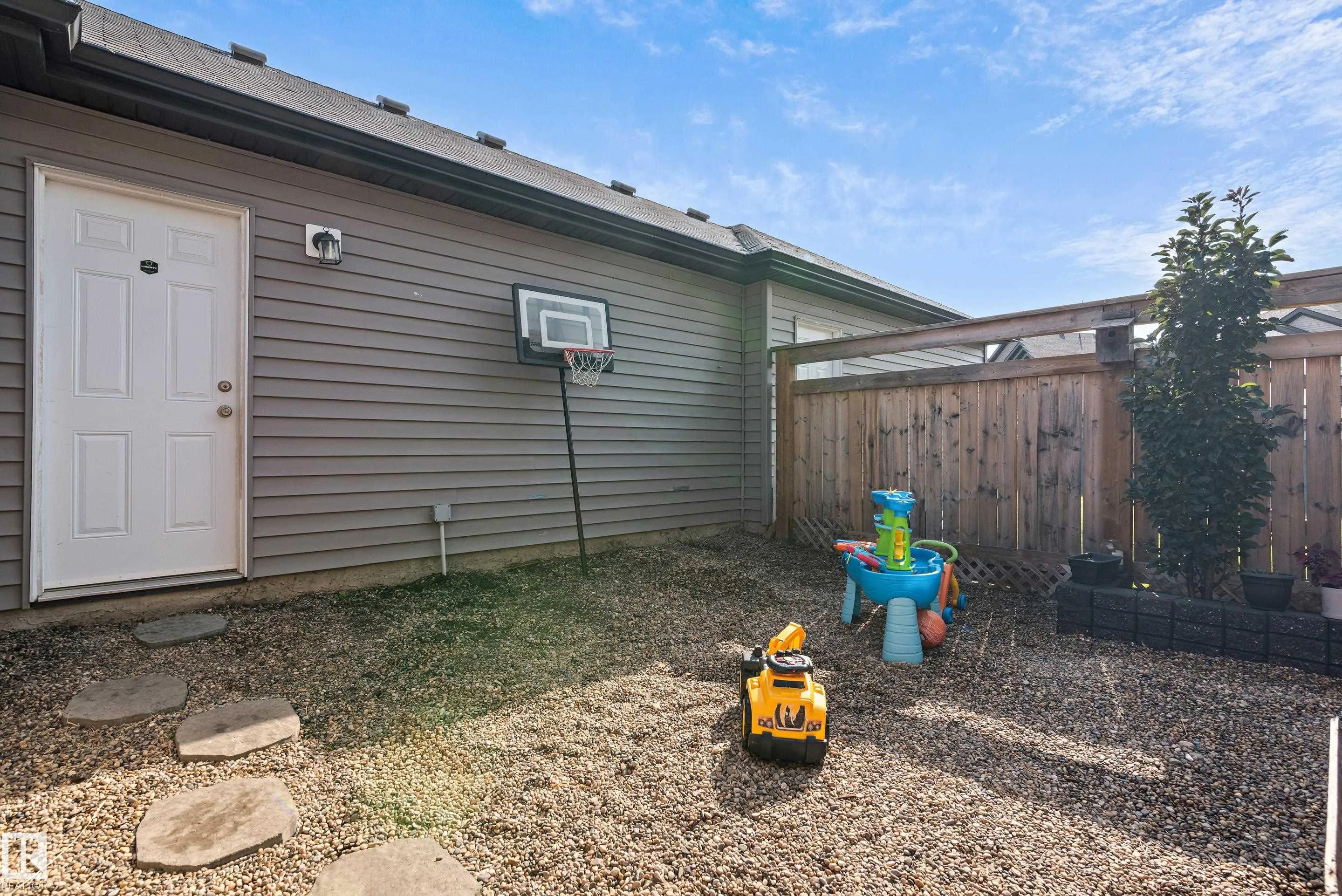 327 DESROCHERS Boulevard