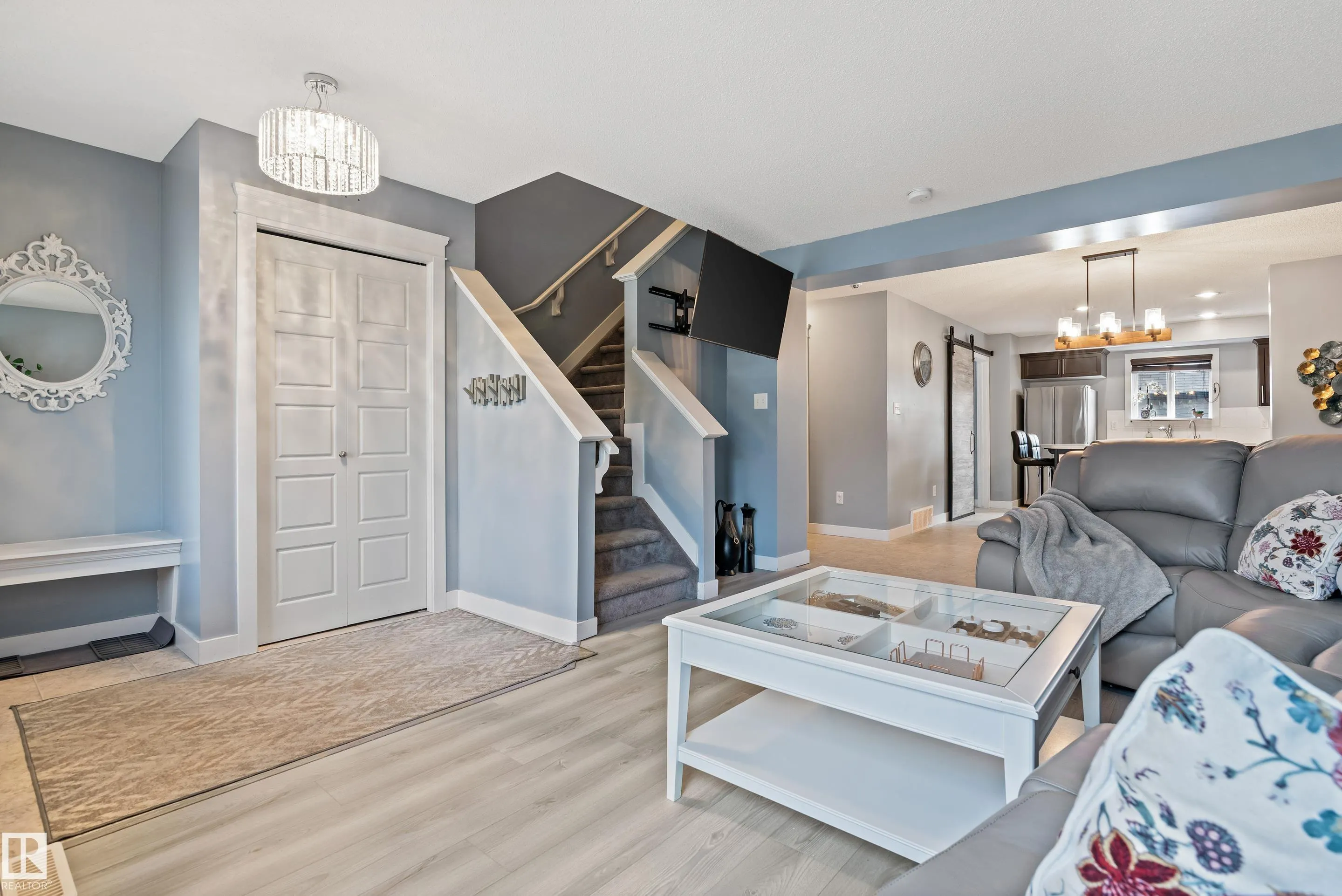 327 DESROCHERS Boulevard
