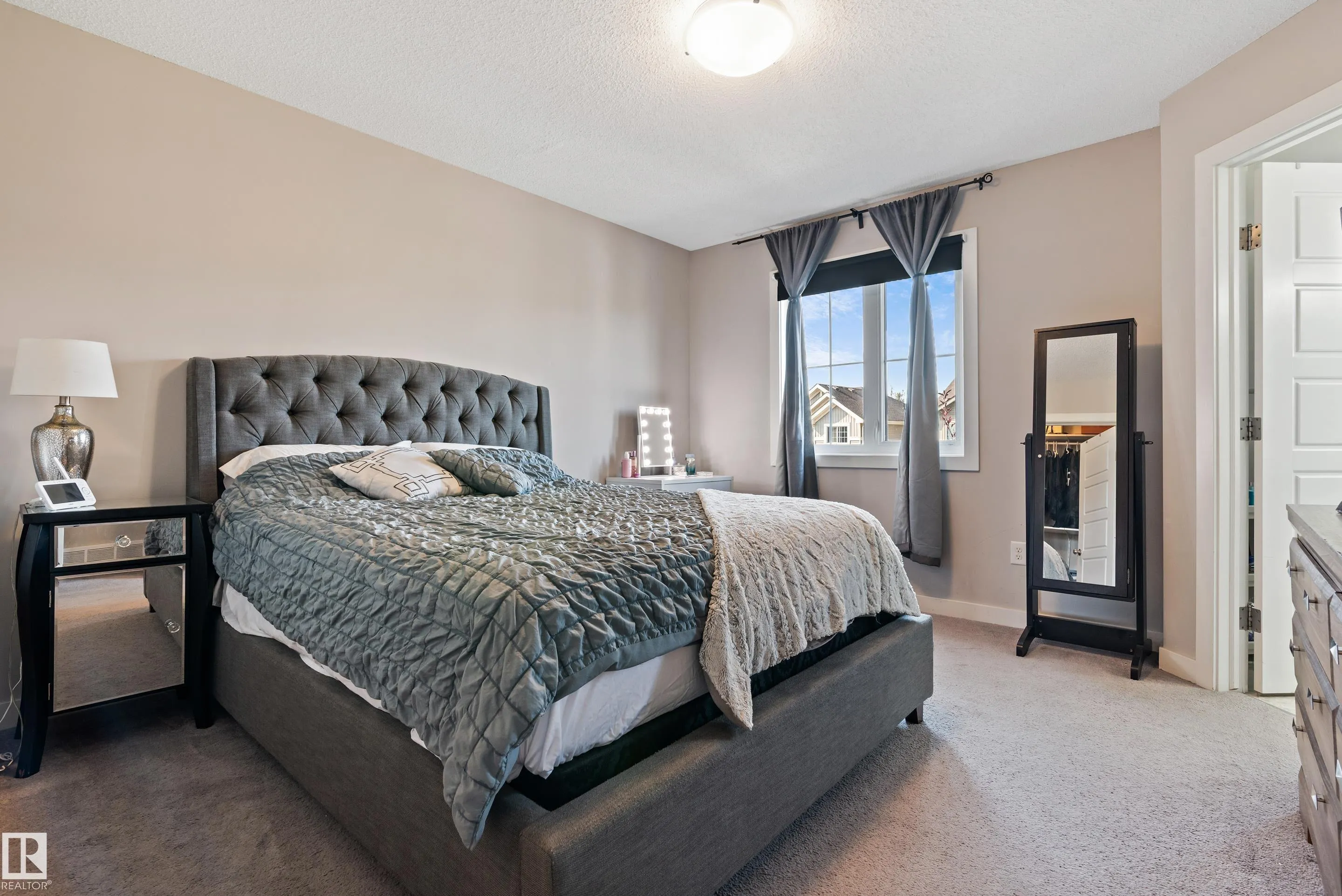 327 DESROCHERS Boulevard