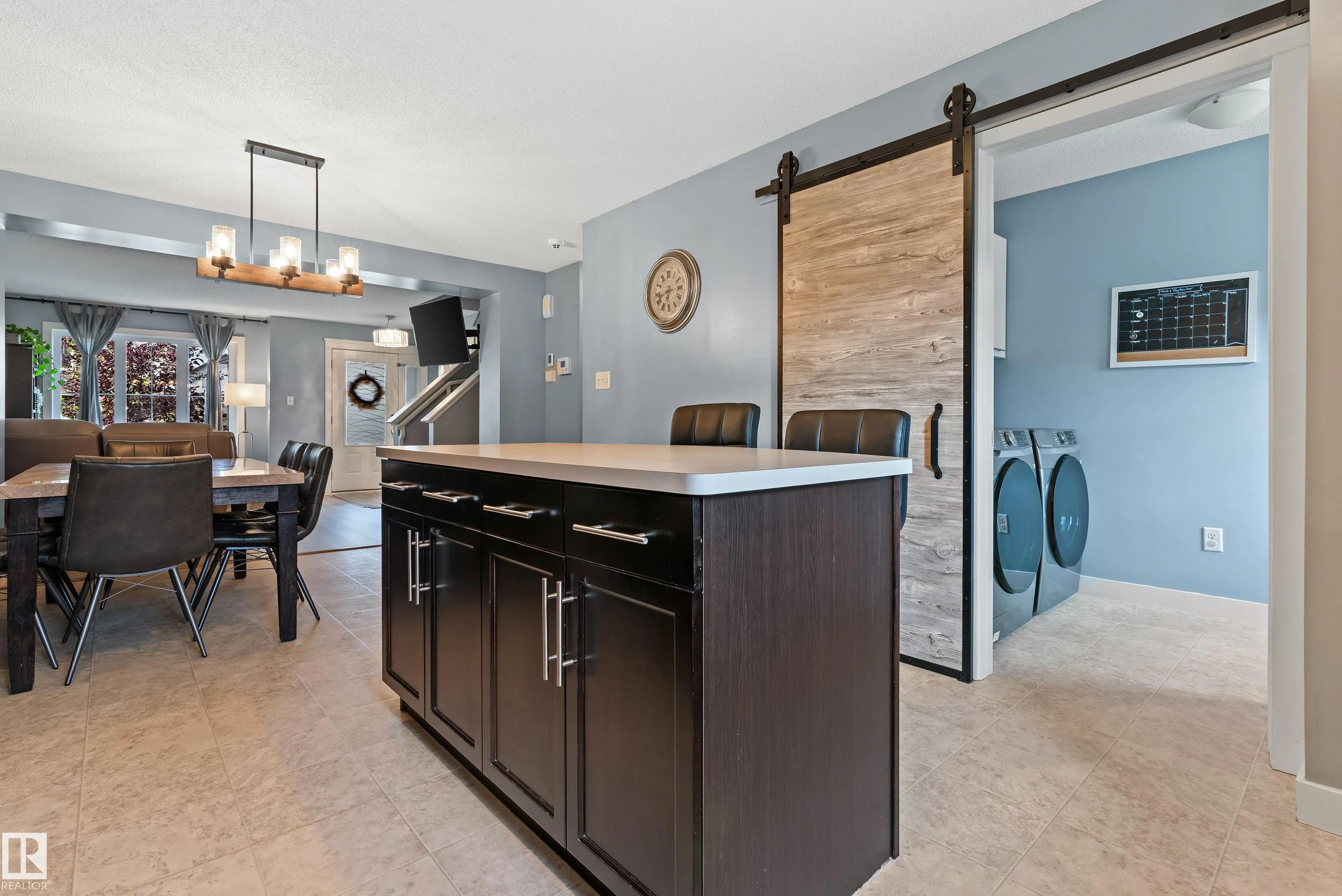 327 DESROCHERS Boulevard