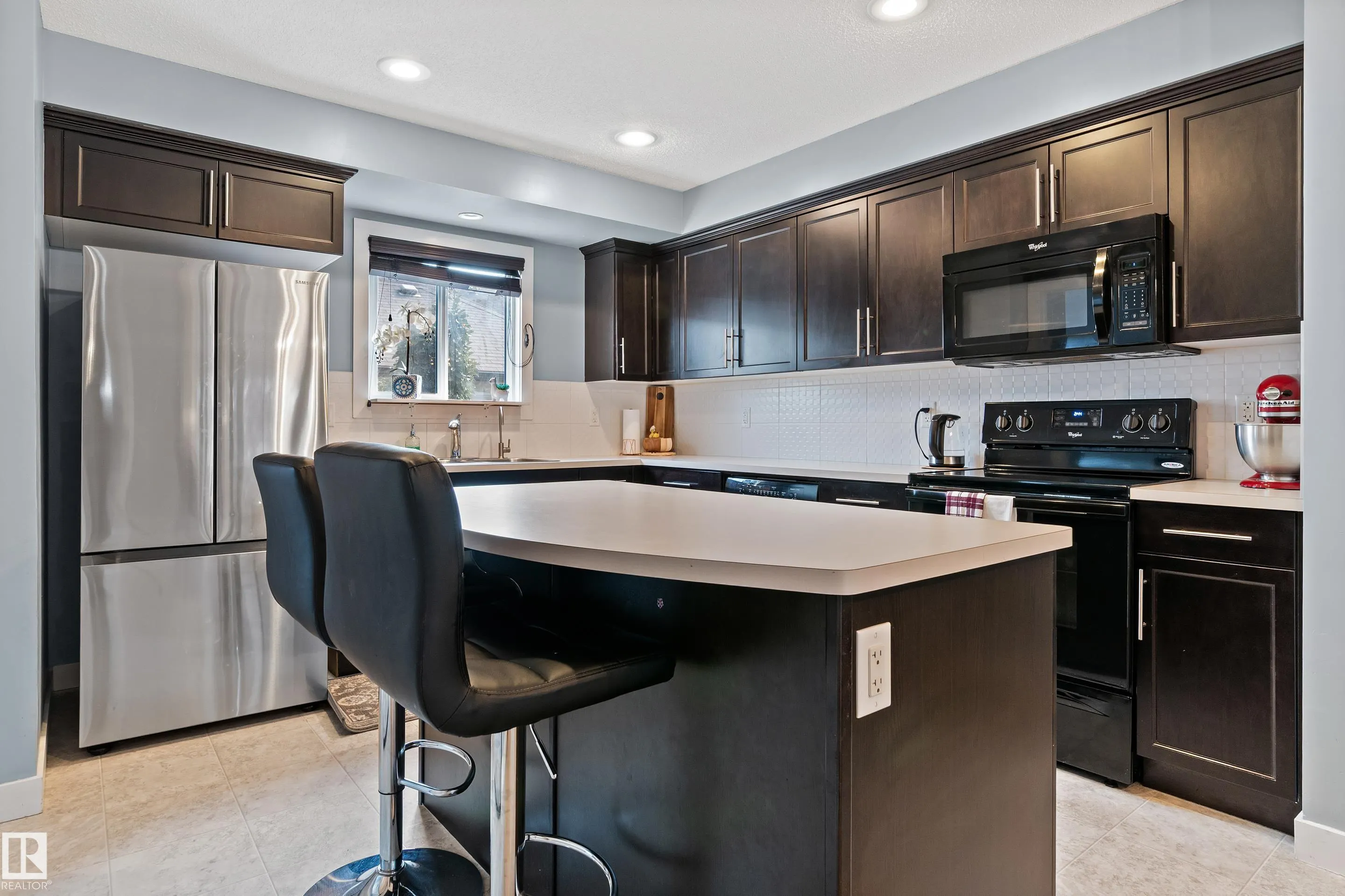 327 DESROCHERS Boulevard