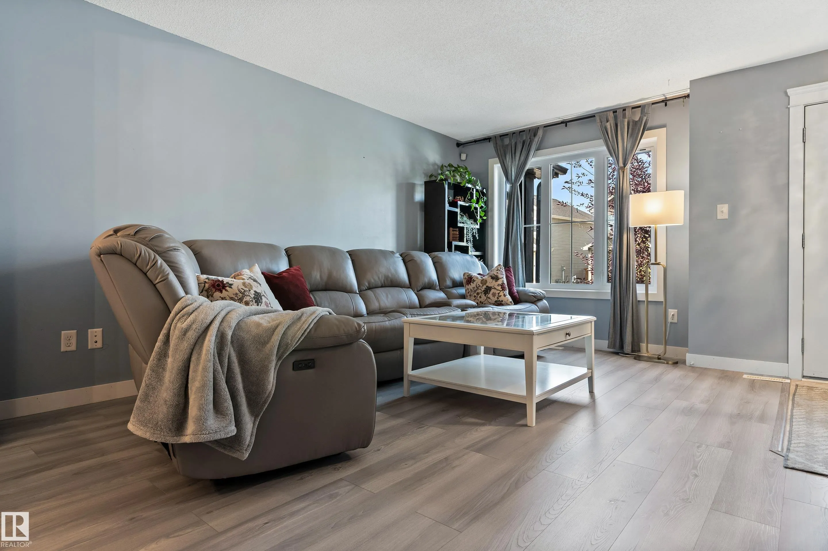 327 DESROCHERS Boulevard