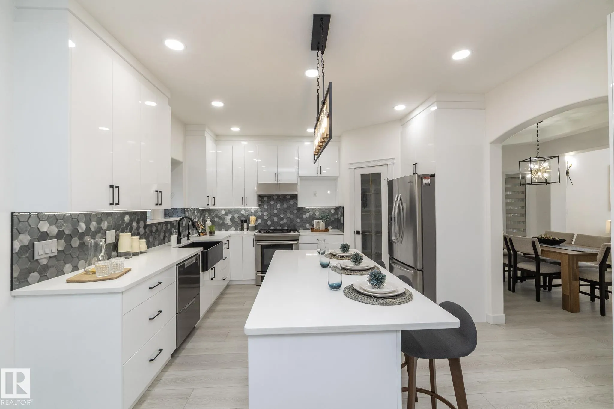 926 THOMPSON Place
