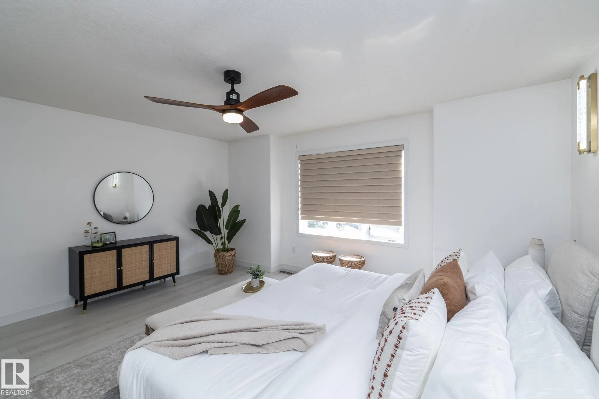 926 THOMPSON Place