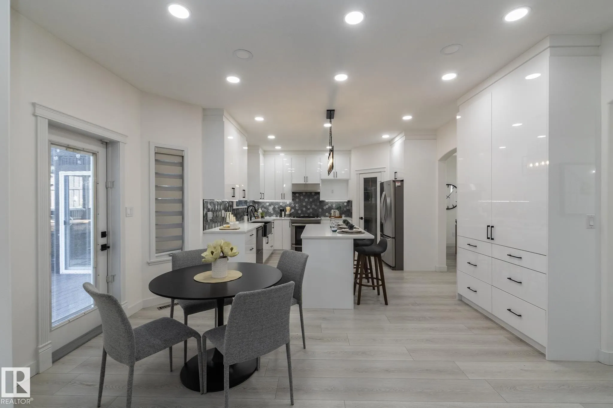 926 THOMPSON Place