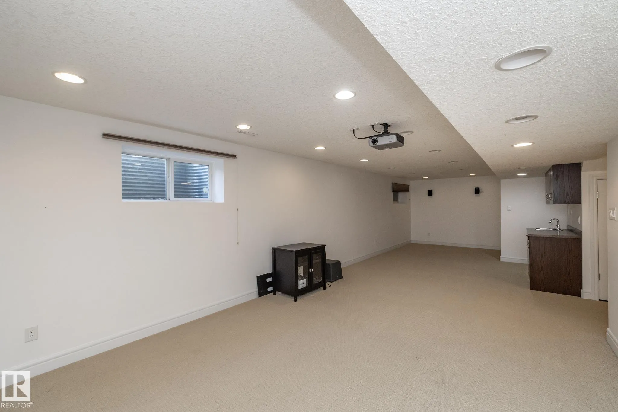 926 THOMPSON Place