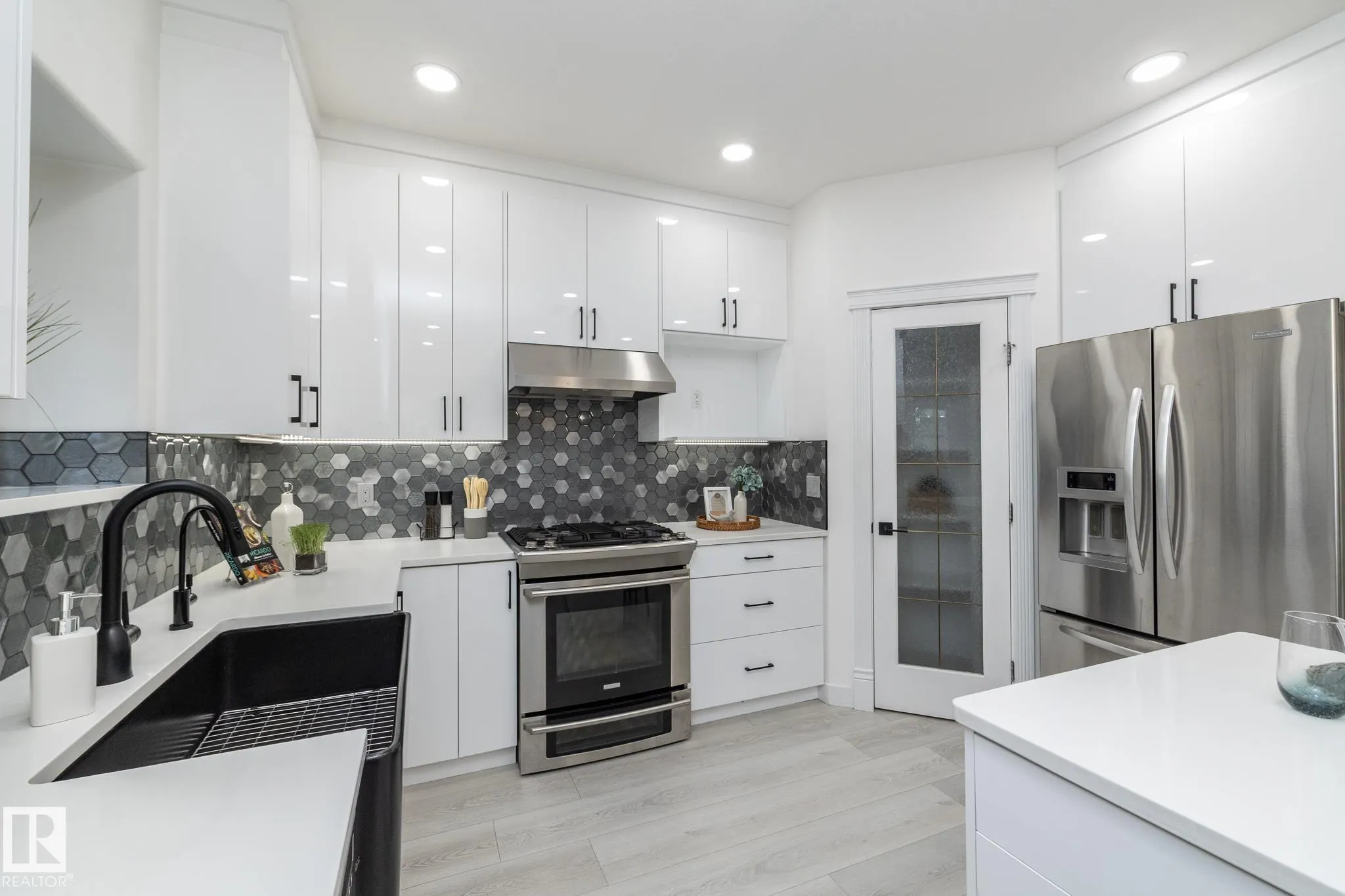 926 THOMPSON Place