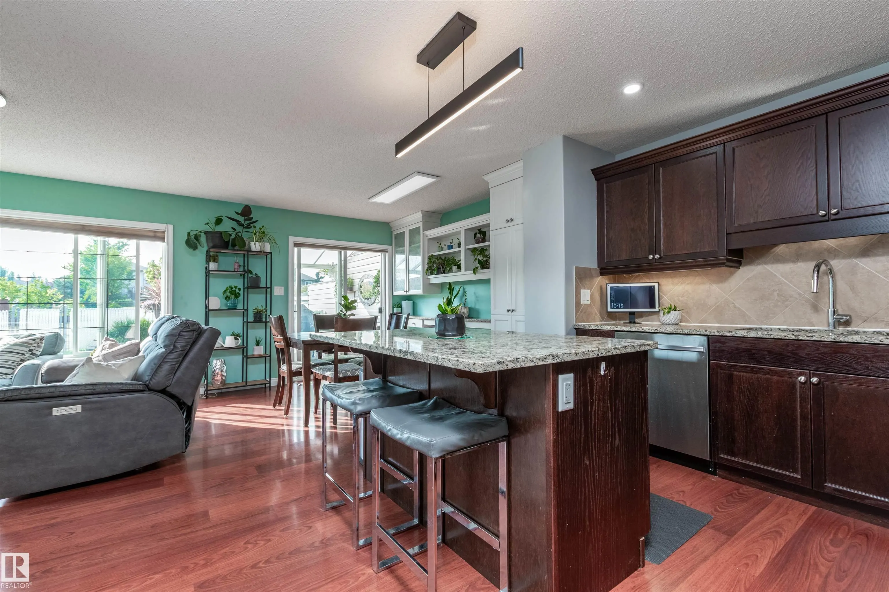 445 CHARLOTTE Crescent