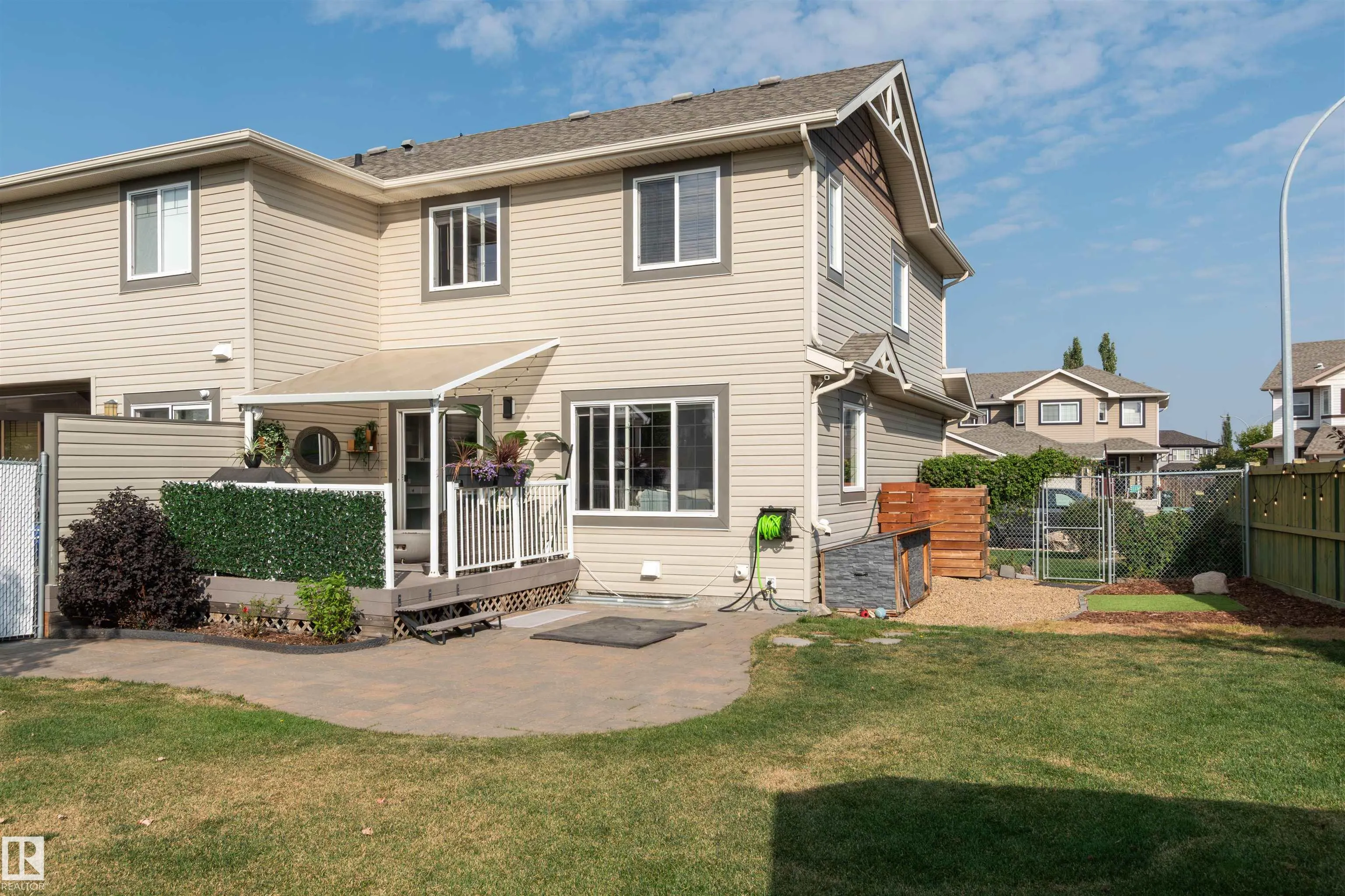445 CHARLOTTE Crescent