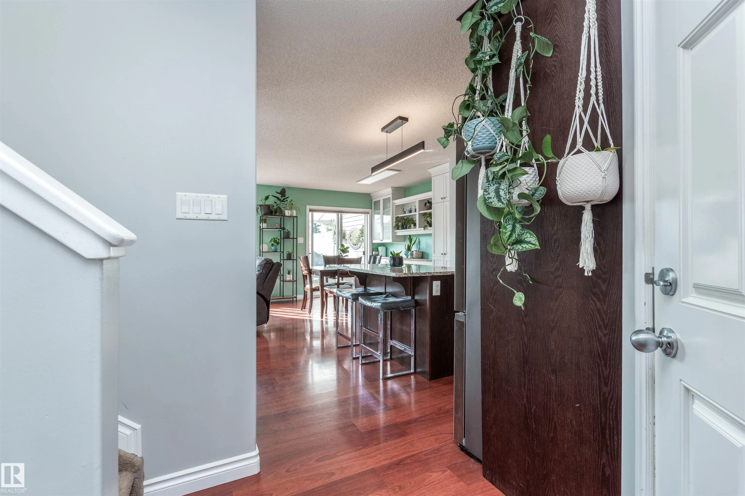 445 CHARLOTTE Crescent