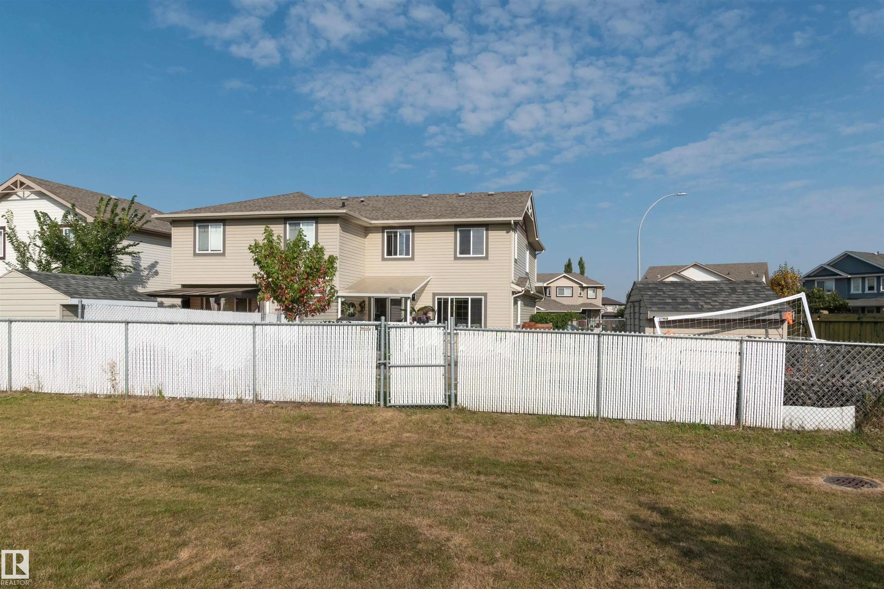 445 CHARLOTTE Crescent