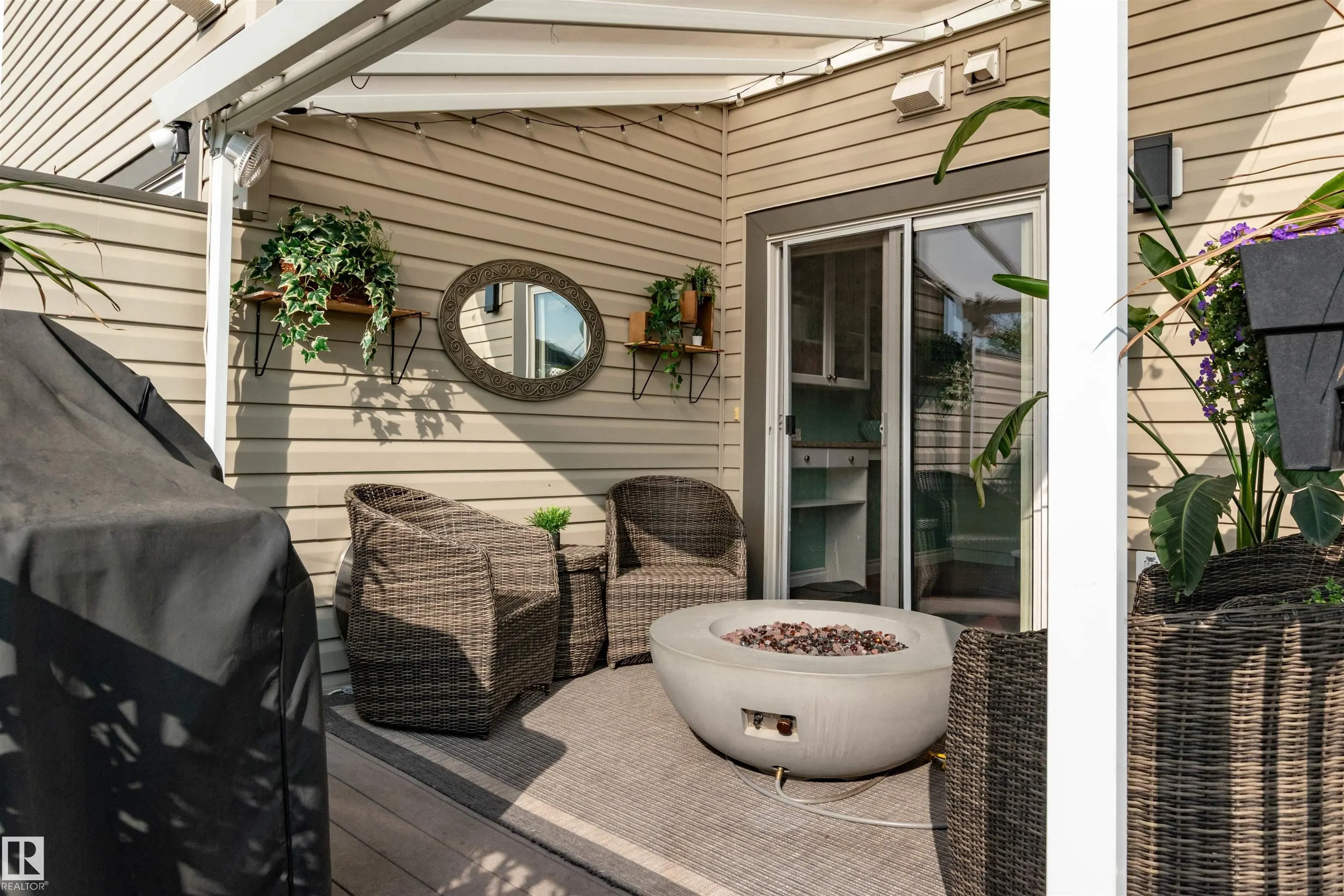 445 CHARLOTTE Crescent