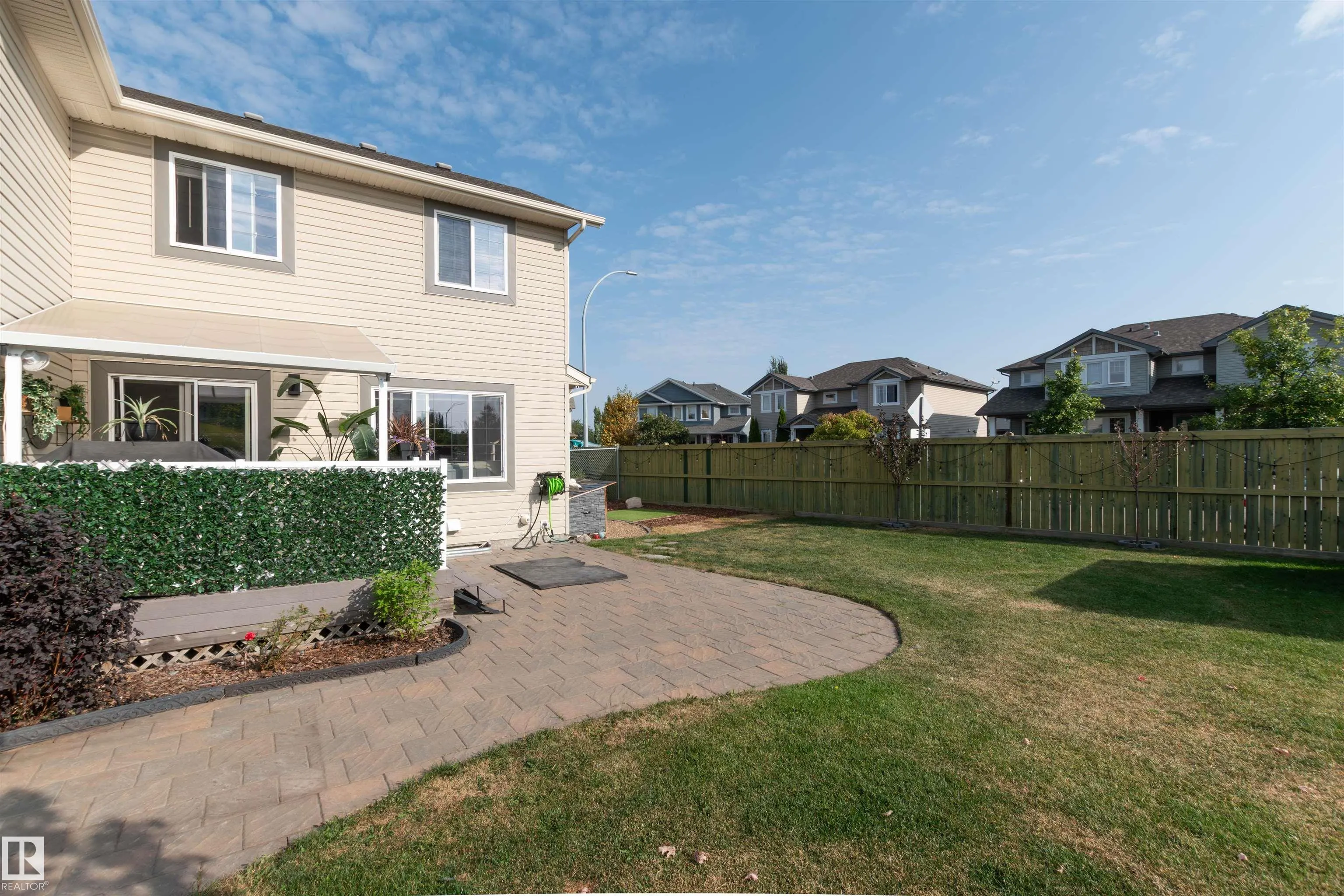 445 CHARLOTTE Crescent