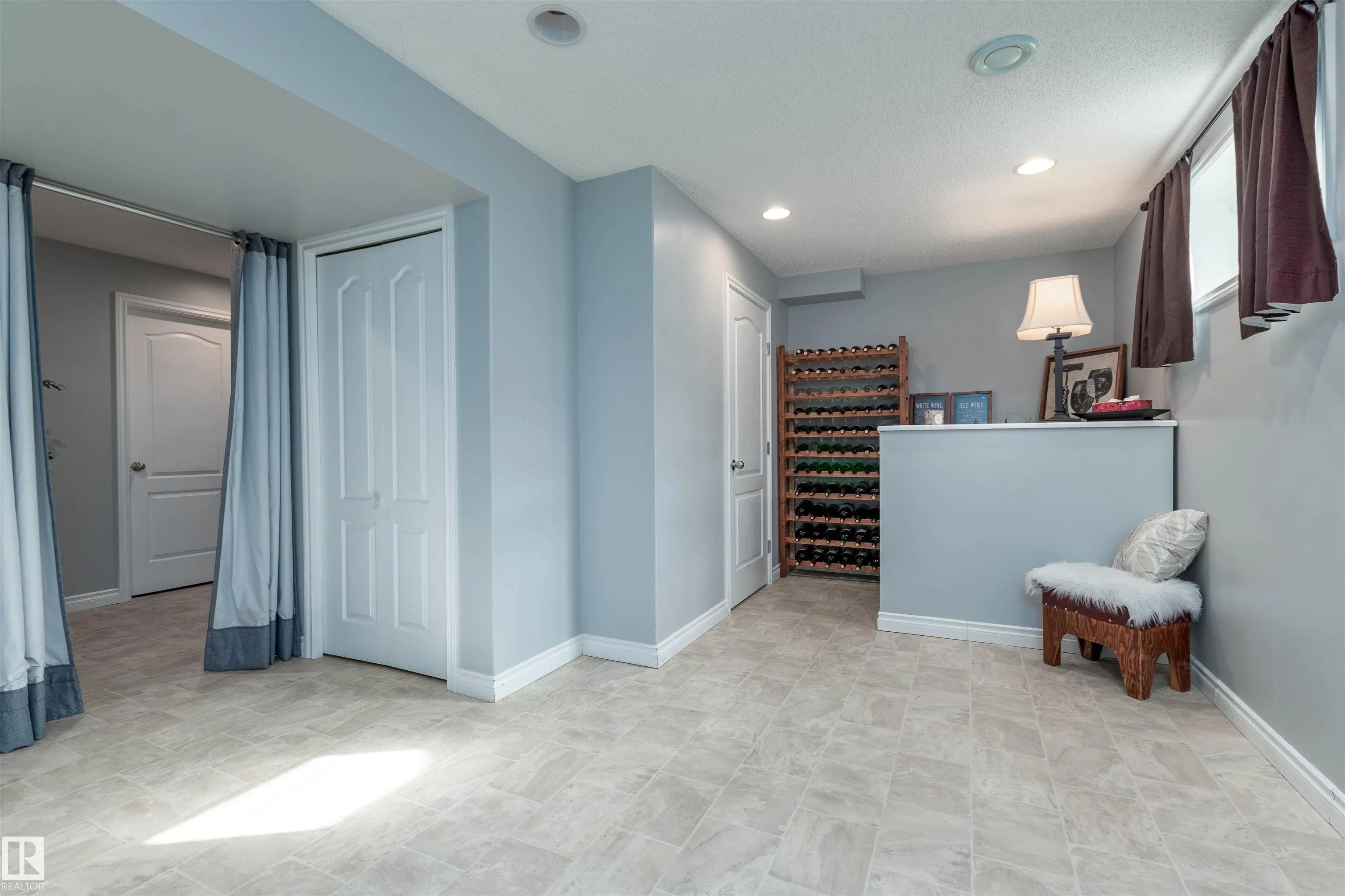 445 CHARLOTTE Crescent