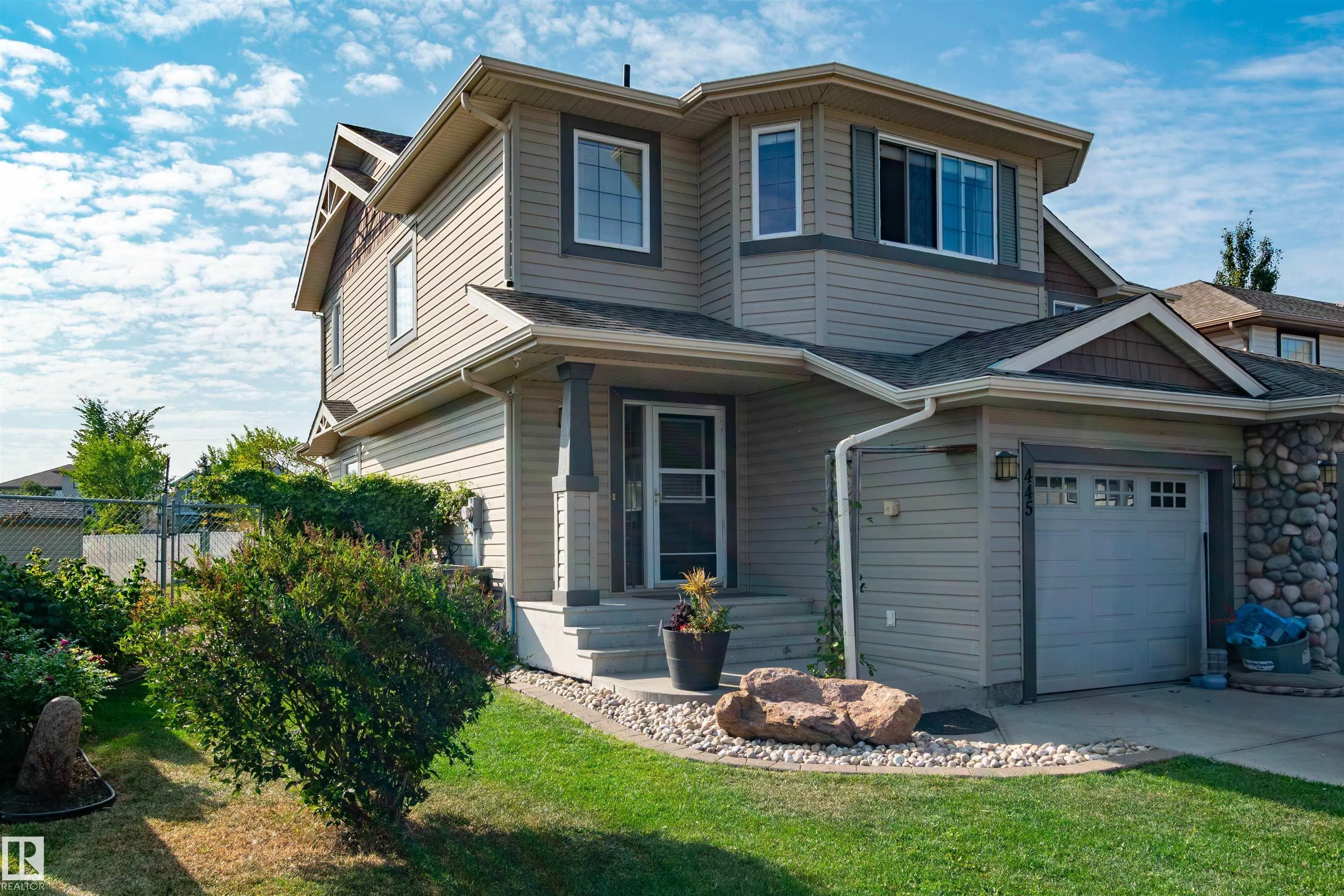 445 CHARLOTTE Crescent