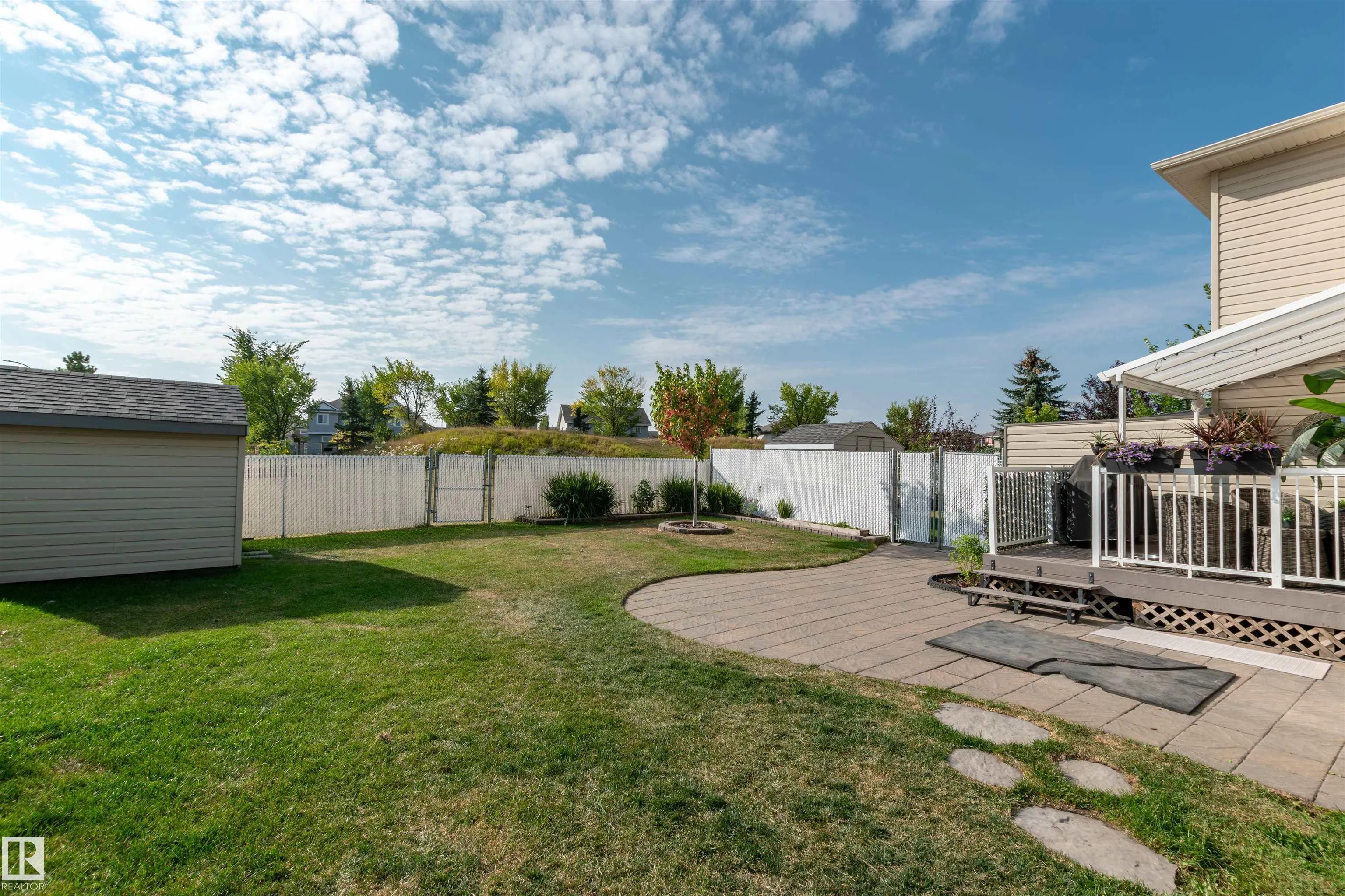 445 CHARLOTTE Crescent