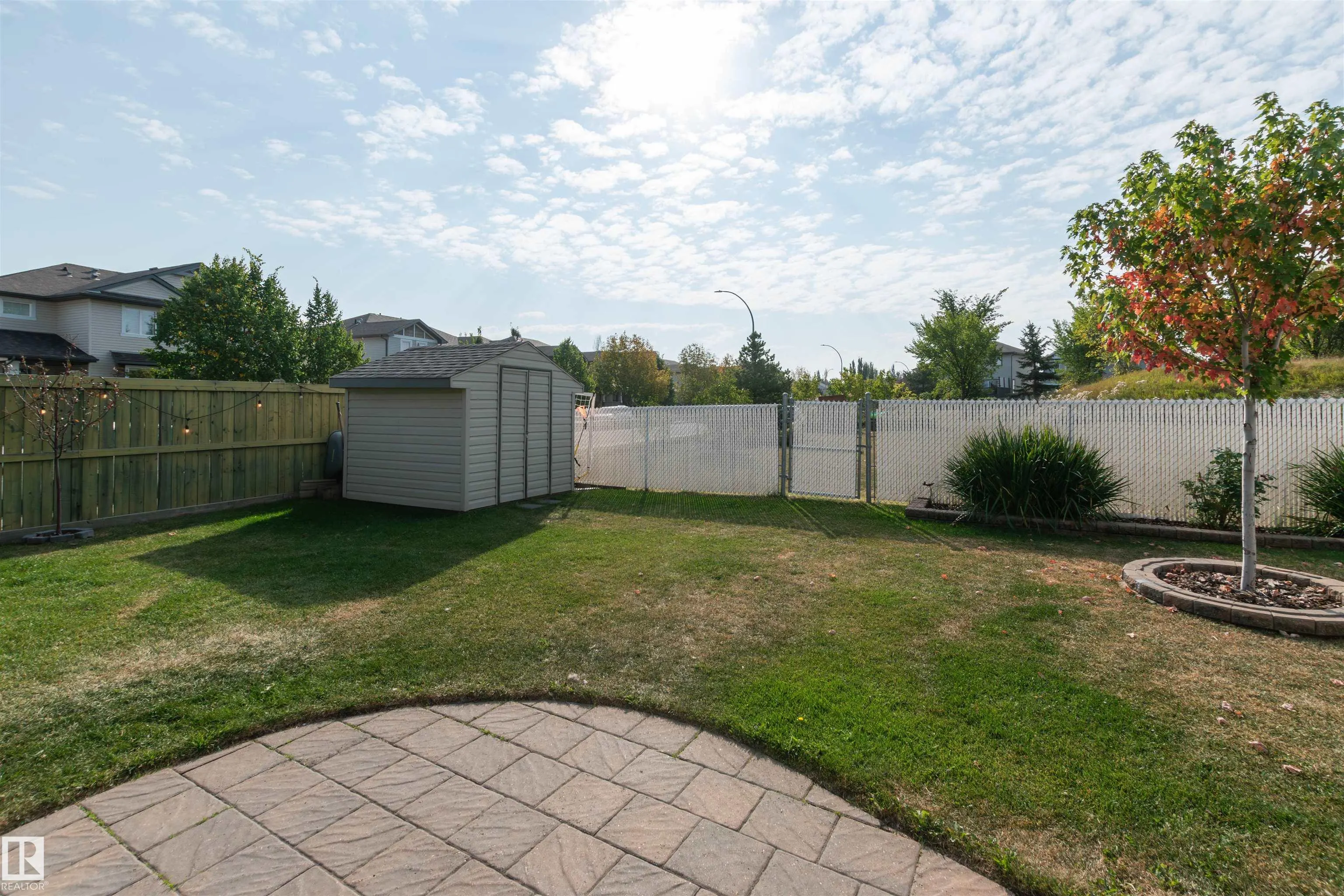 445 CHARLOTTE Crescent