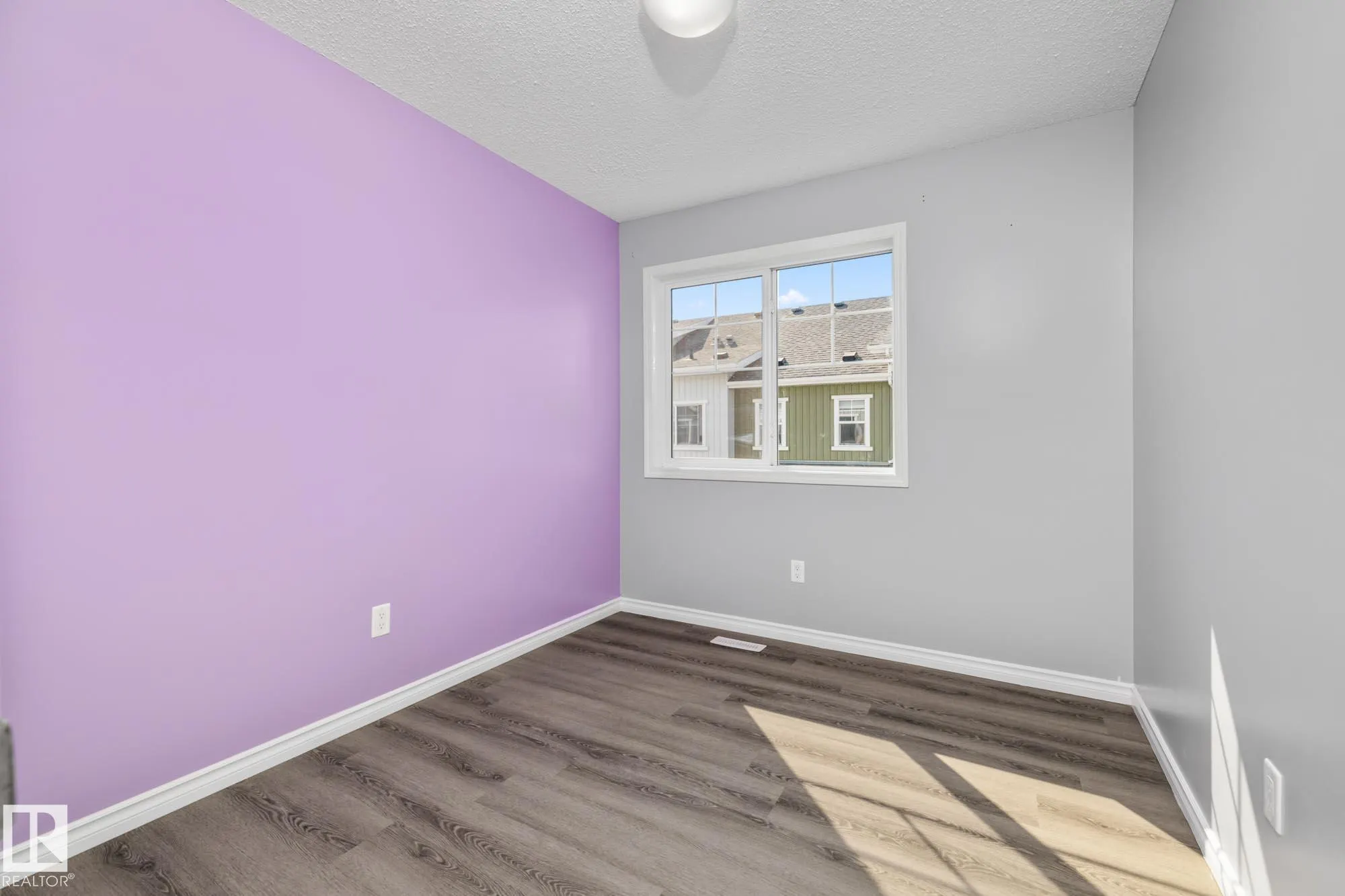 7385 EDGEMONT Way