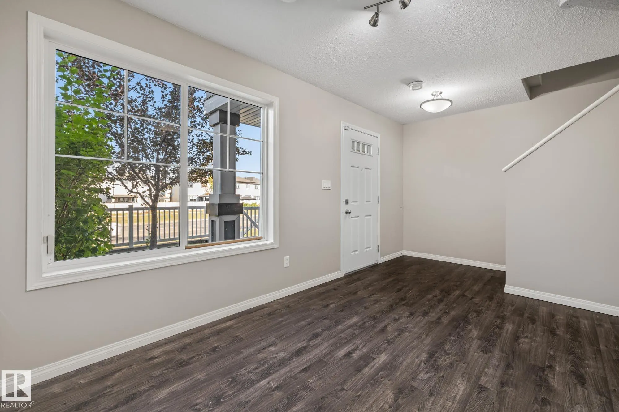 7385 EDGEMONT Way