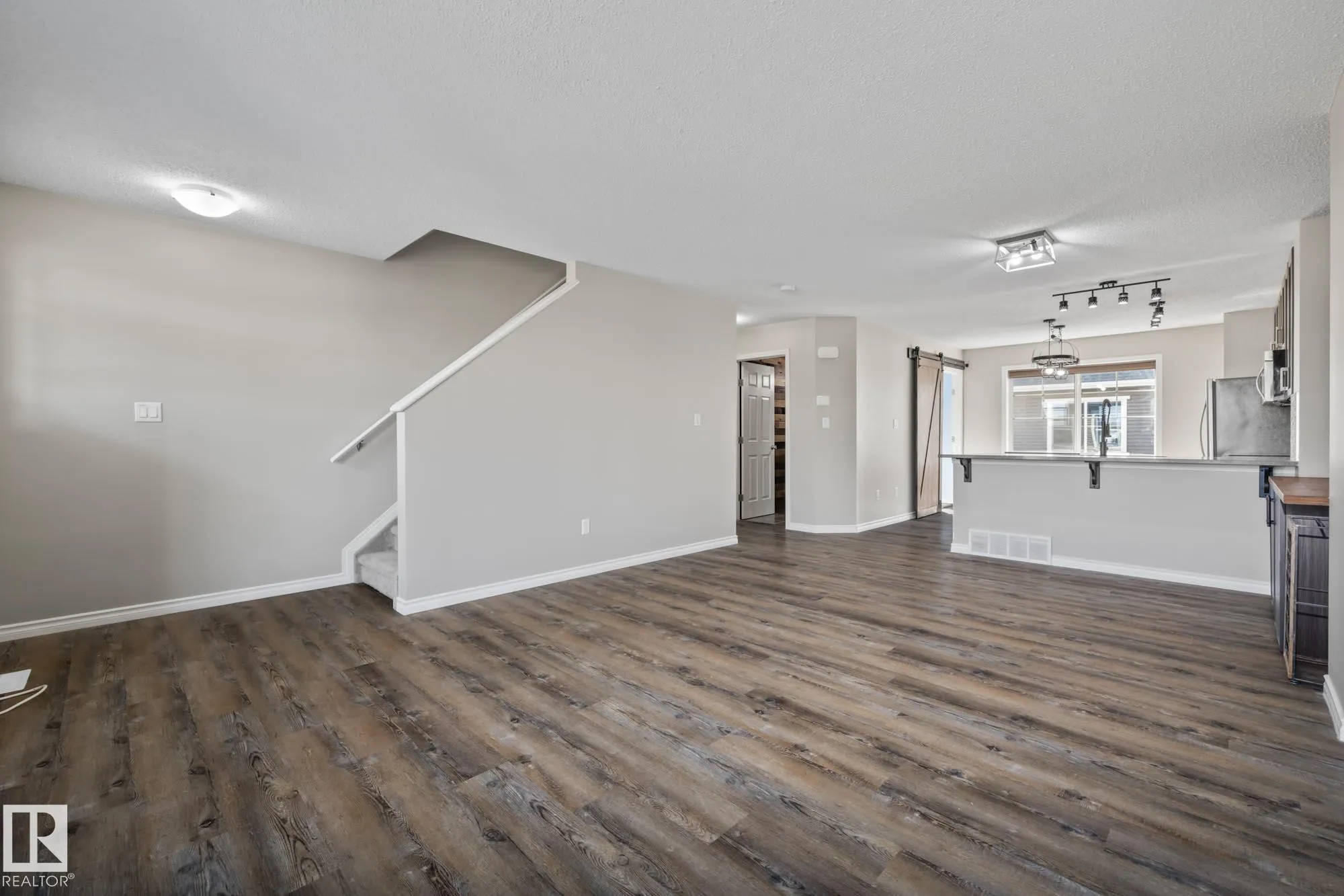 7385 EDGEMONT Way