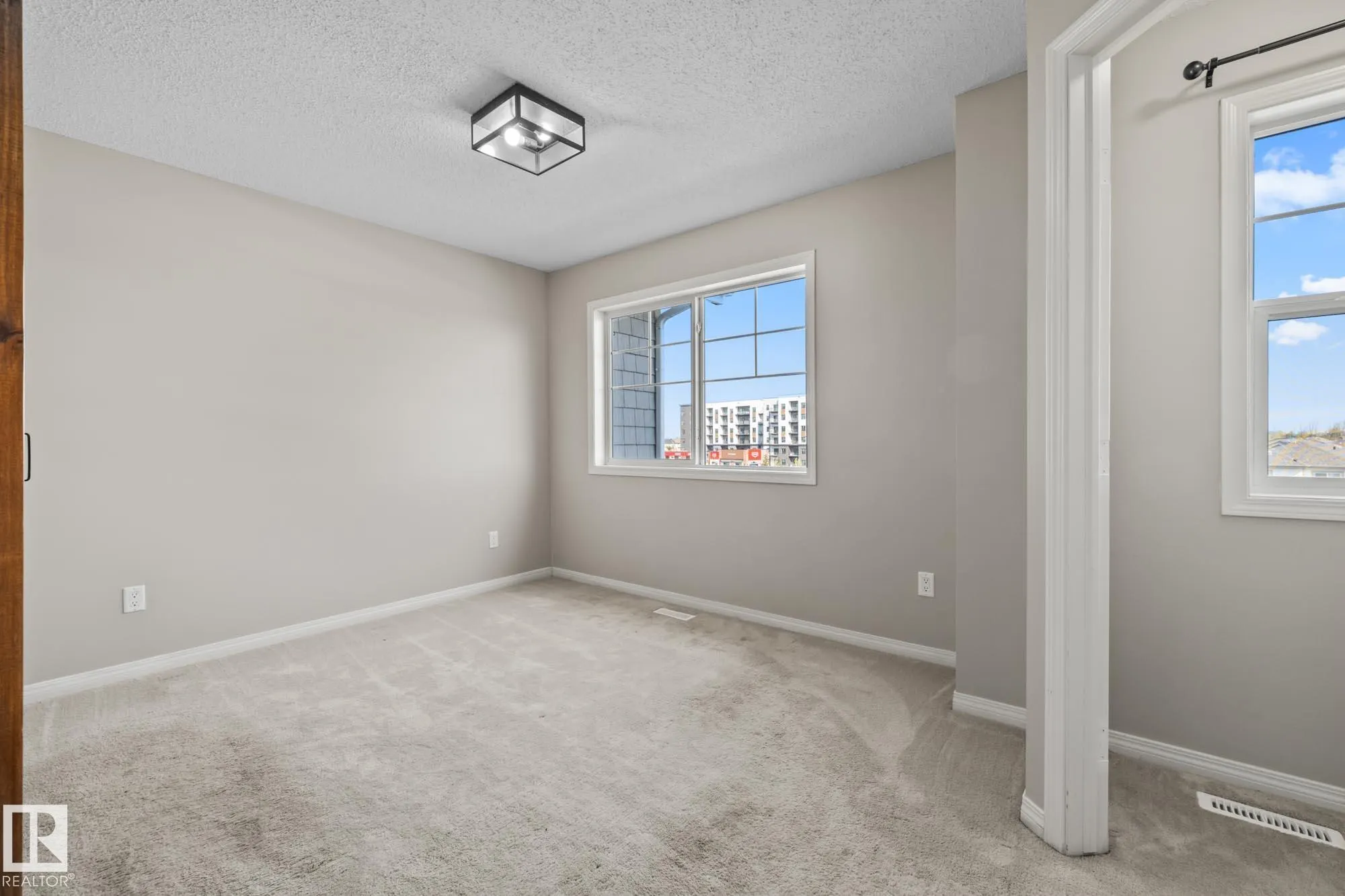 7385 EDGEMONT Way
