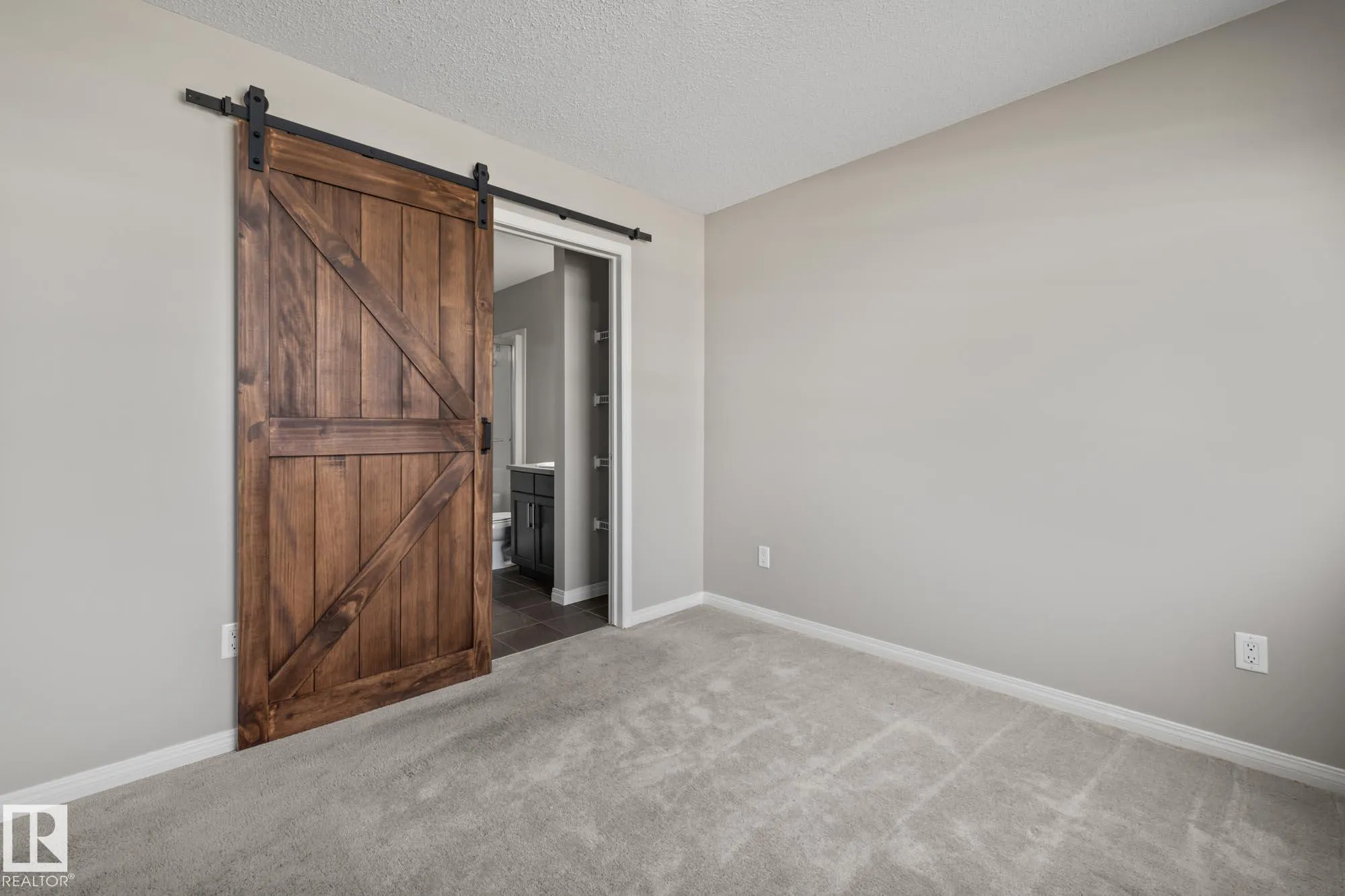 7385 EDGEMONT Way